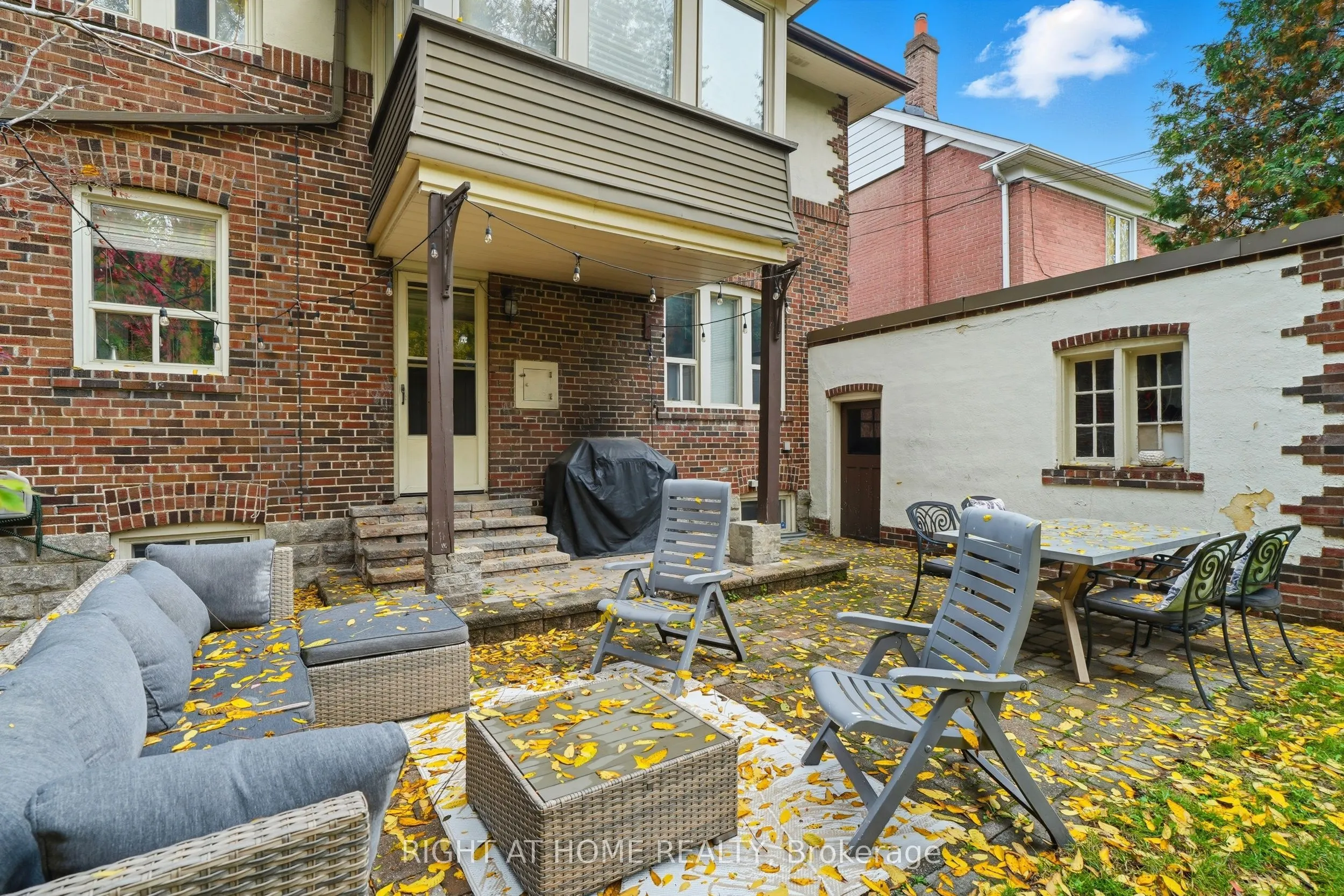 202 Dinnick Crescent