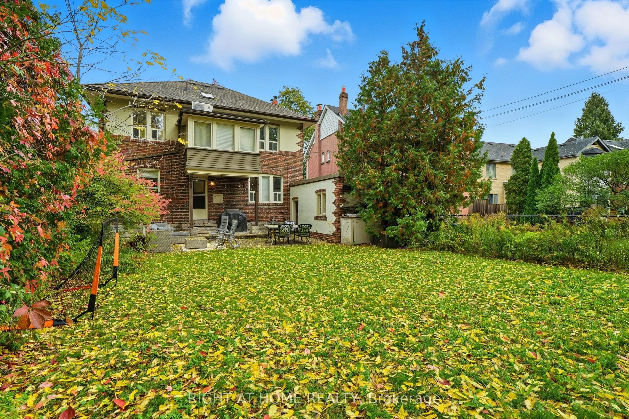 202 Dinnick Crescent