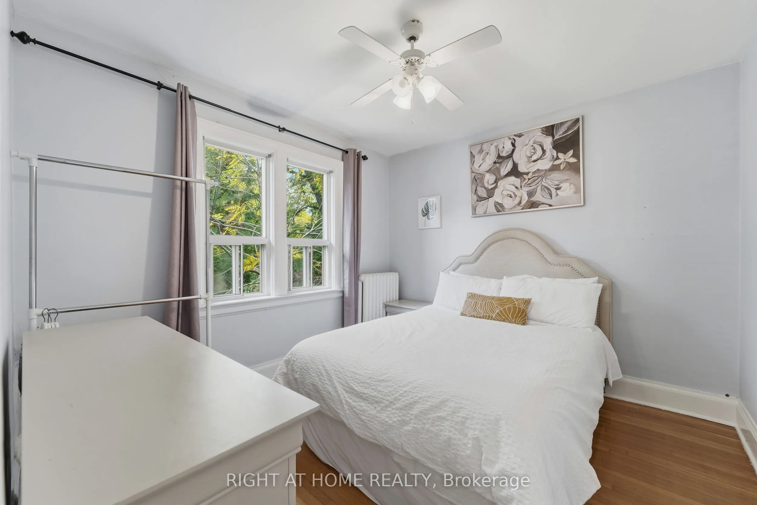 202 Dinnick Crescent