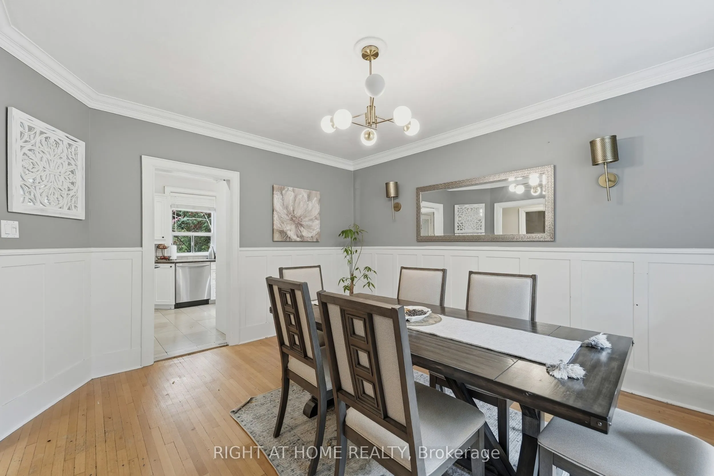 202 Dinnick Crescent