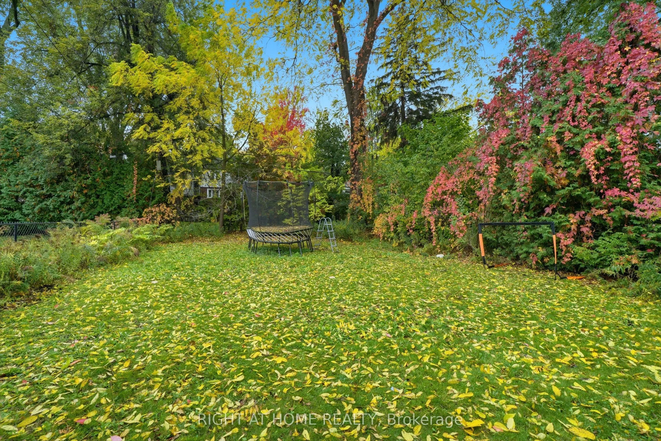202 Dinnick Crescent