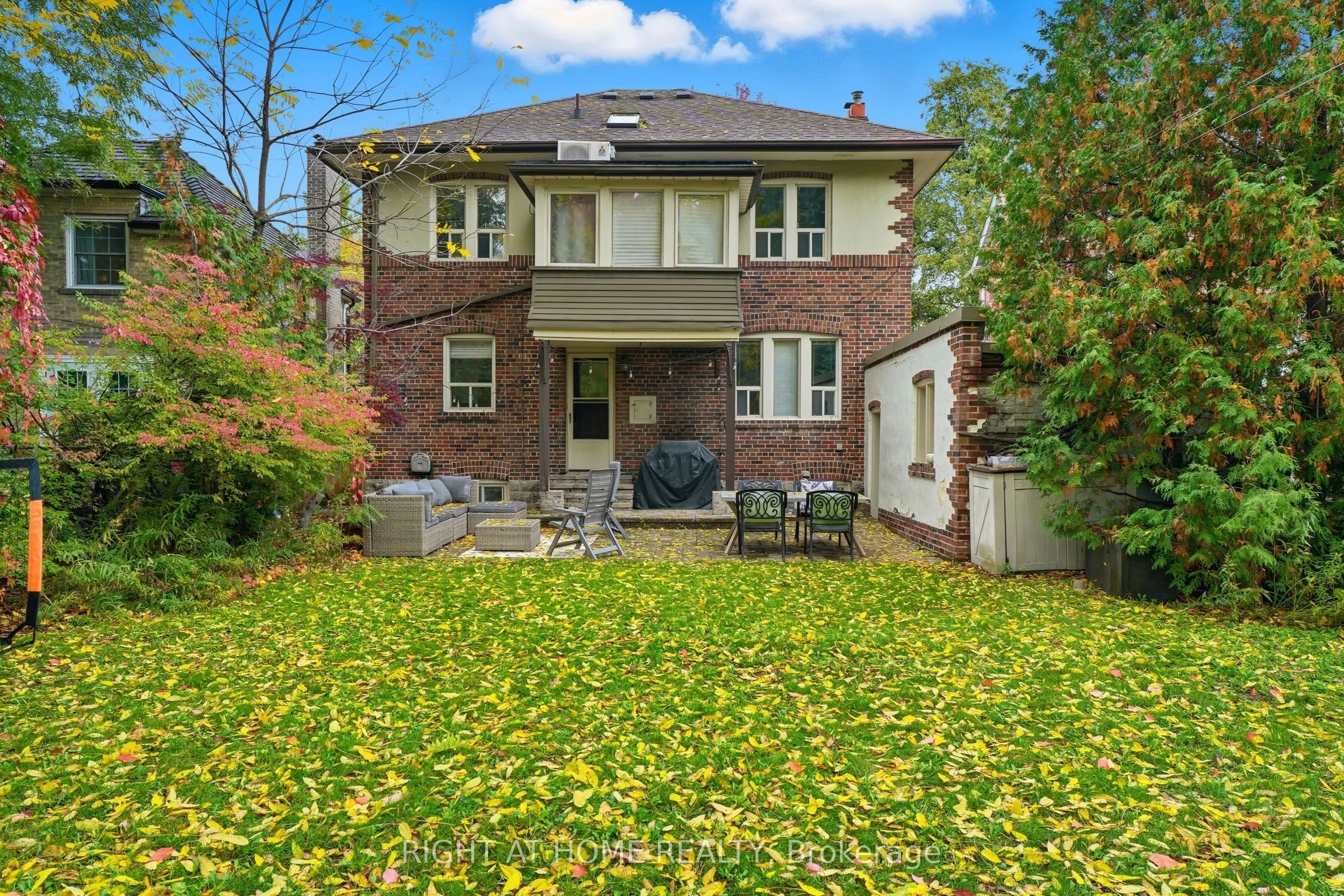 202 Dinnick Crescent