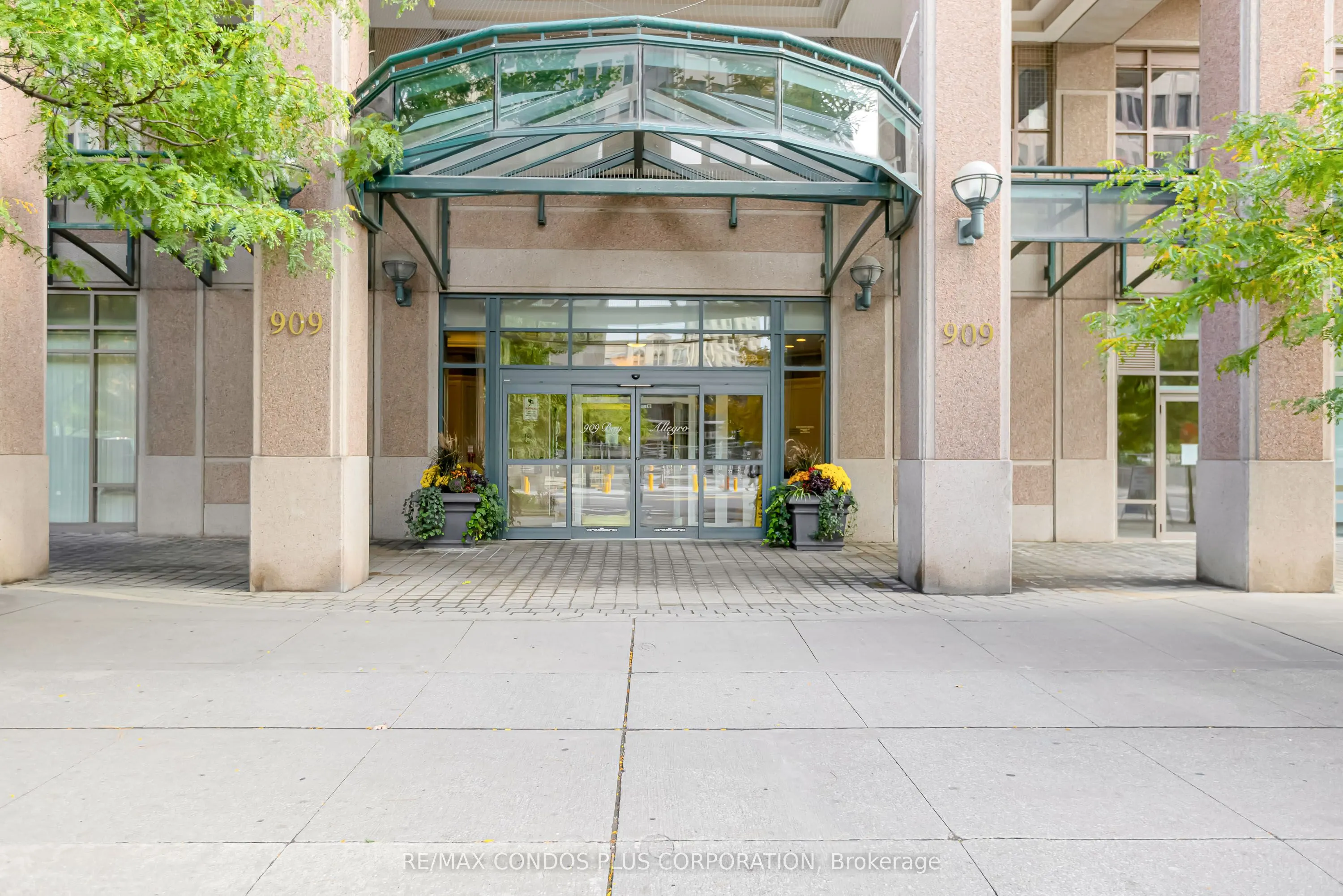 909 Bay Street, #903