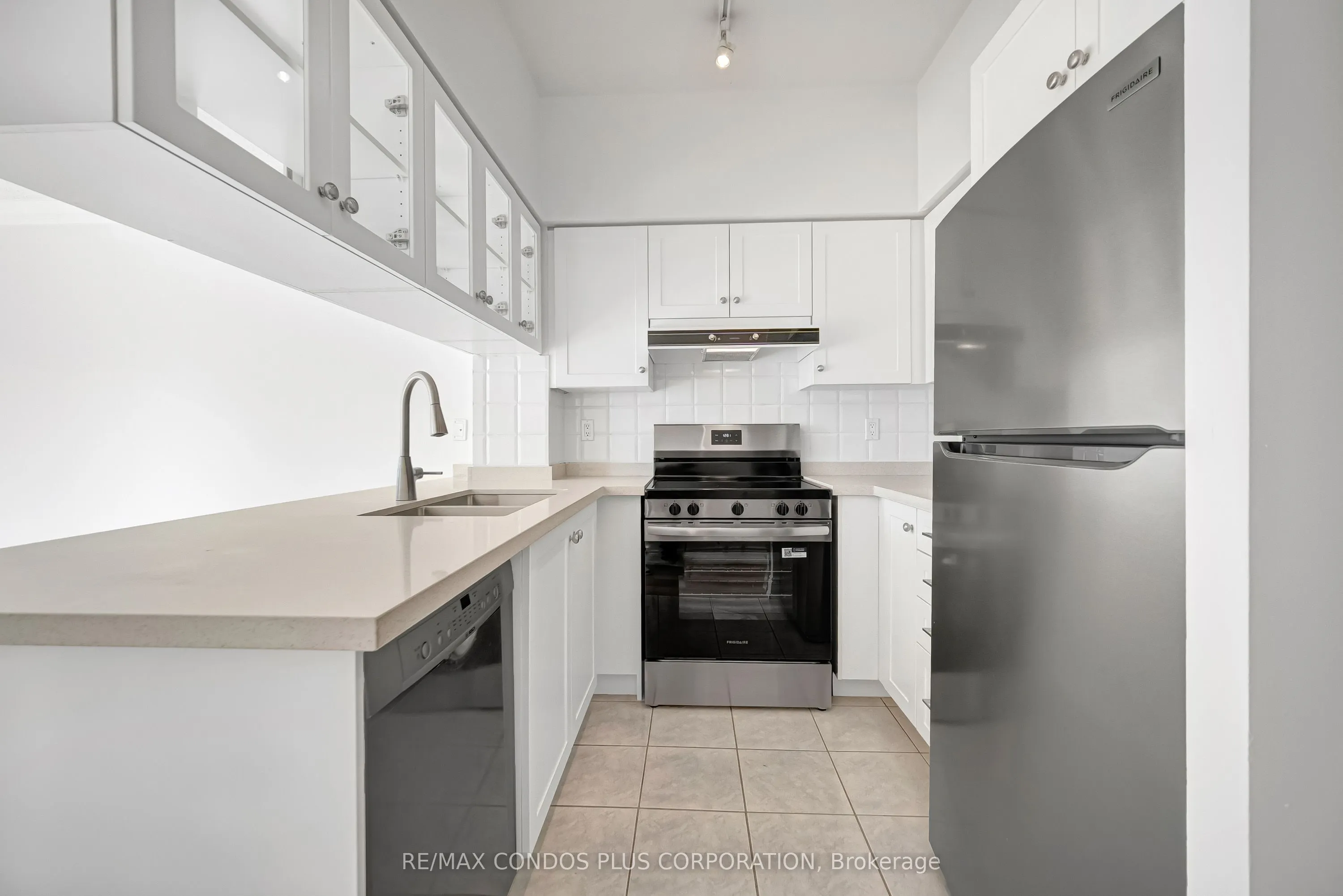 909 Bay Street, #903