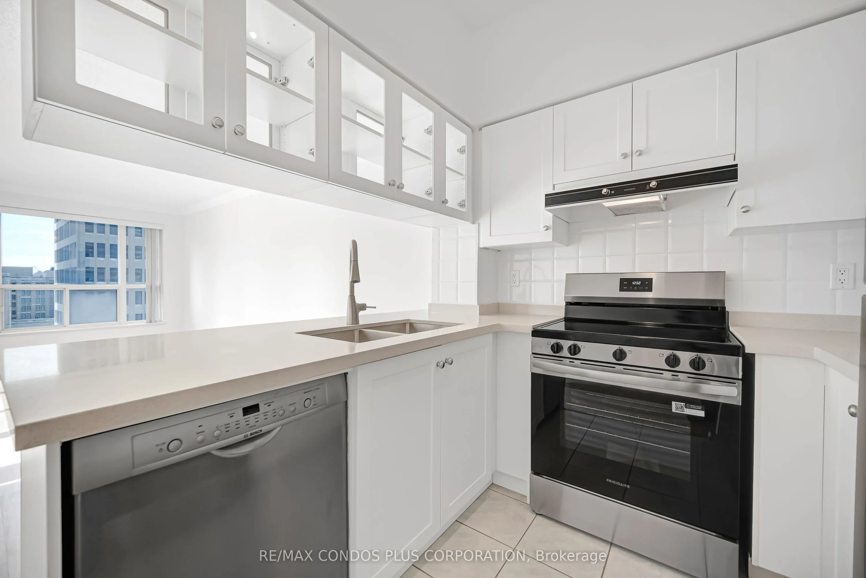 909 Bay Street, #903