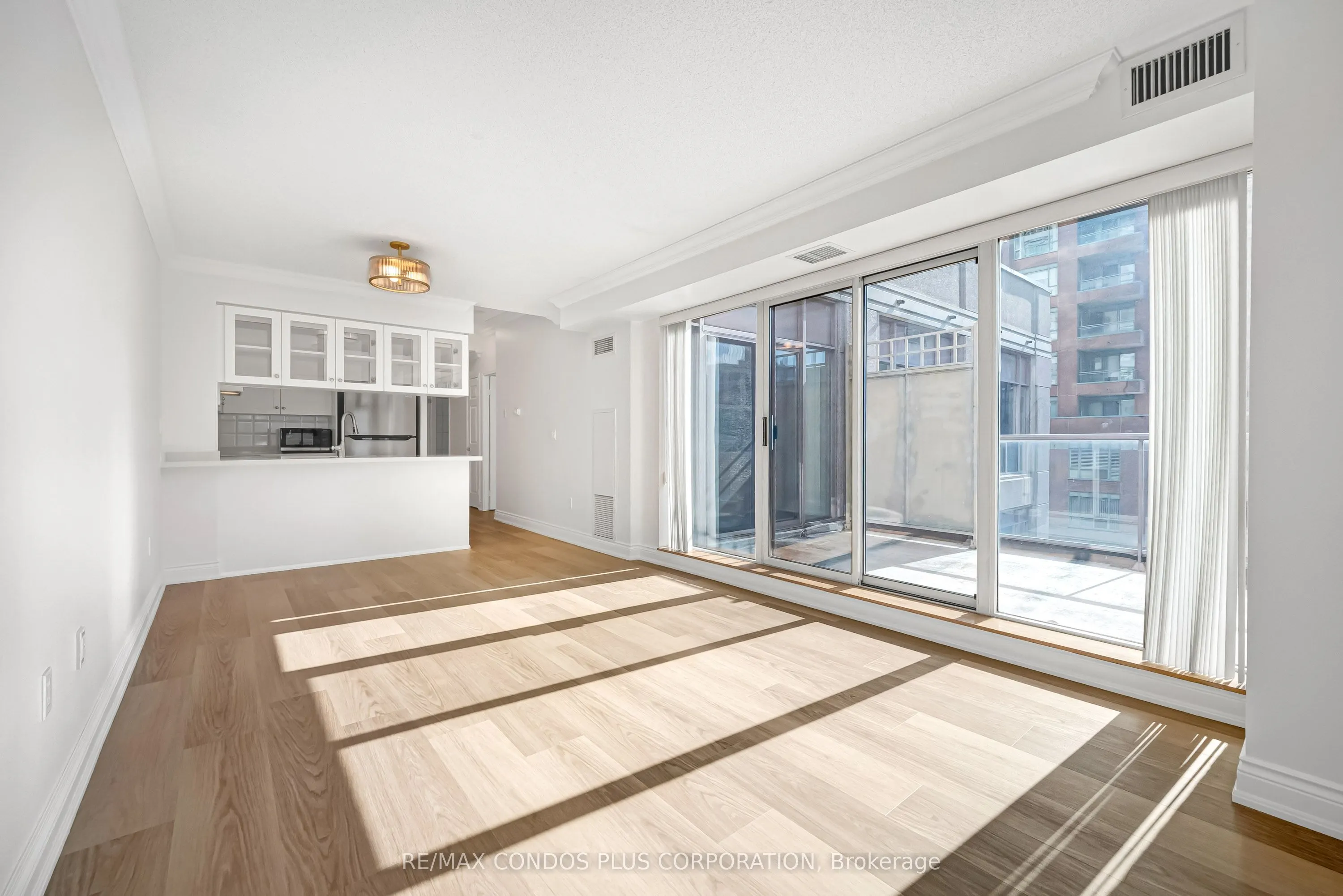 909 Bay Street, #903