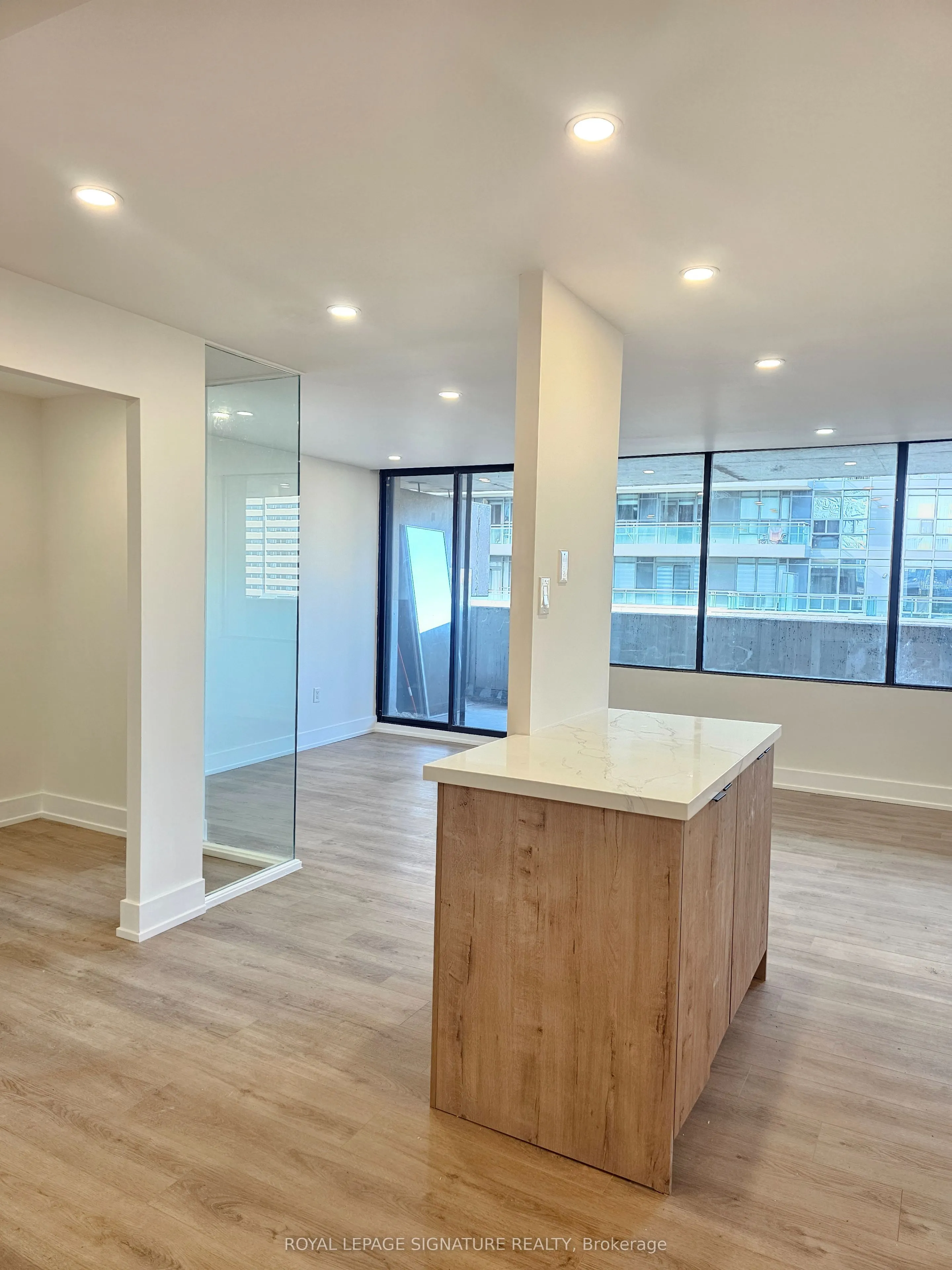 720 Spadina Avenue, #701