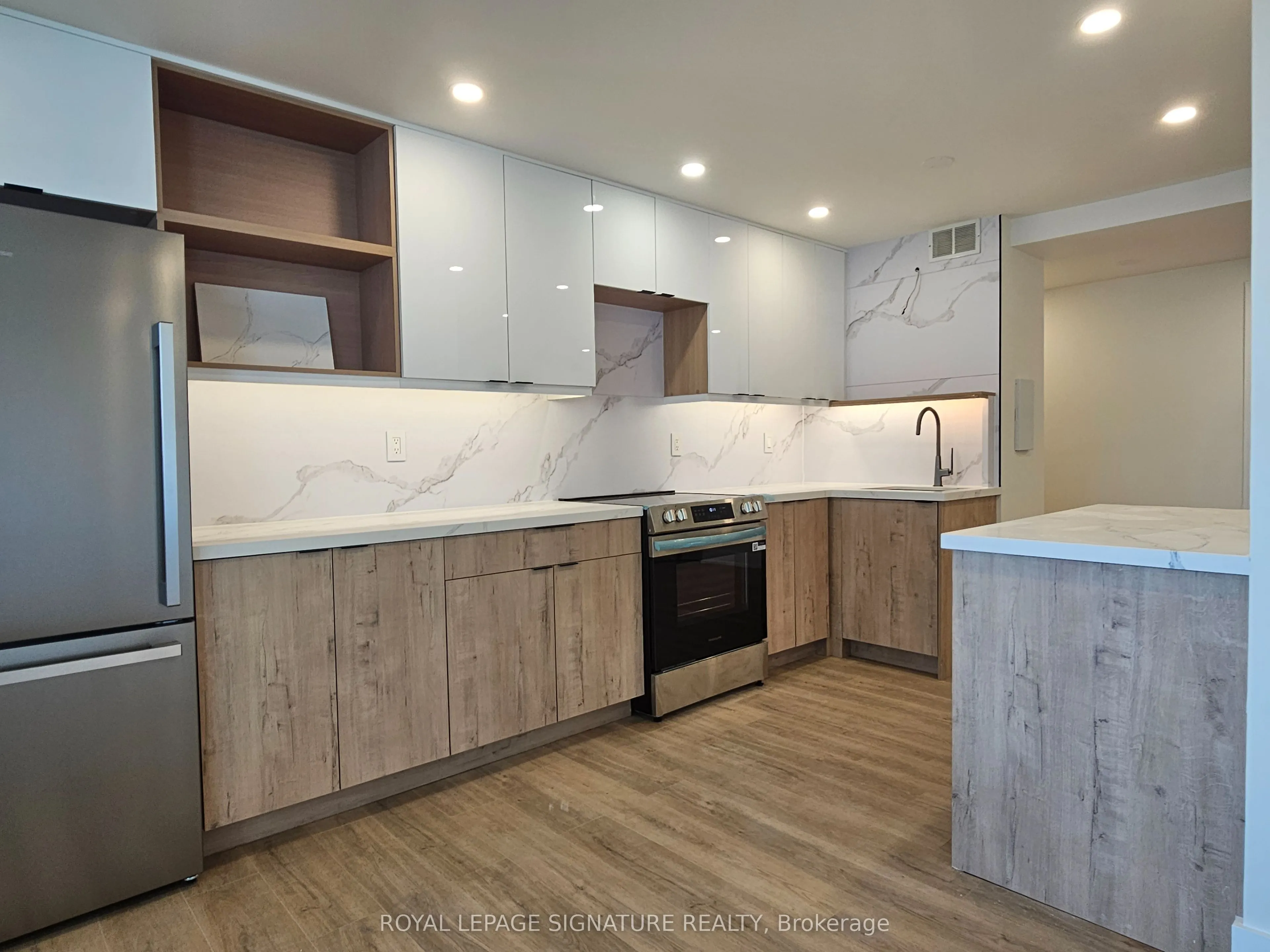720 Spadina Avenue, #701