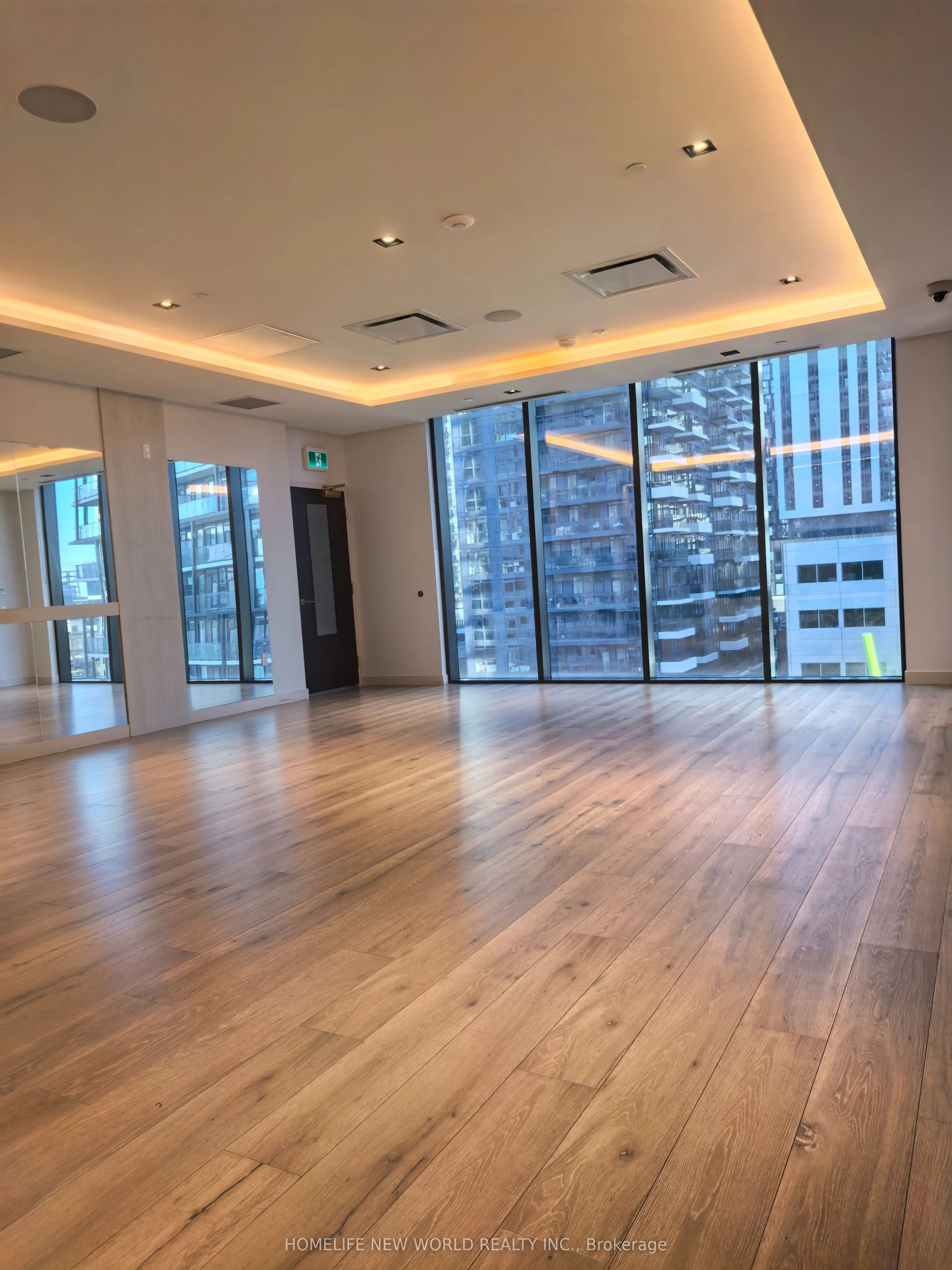 330 Richmond Street W, #605