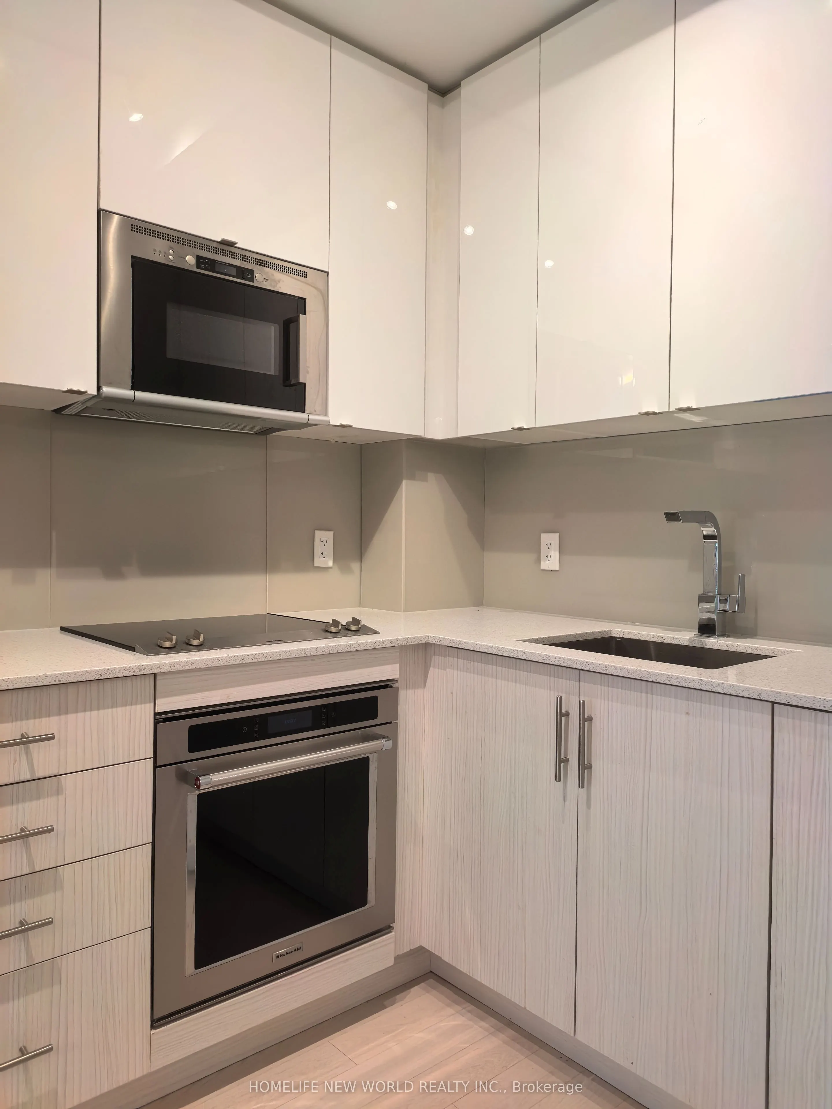 330 Richmond Street W, #605