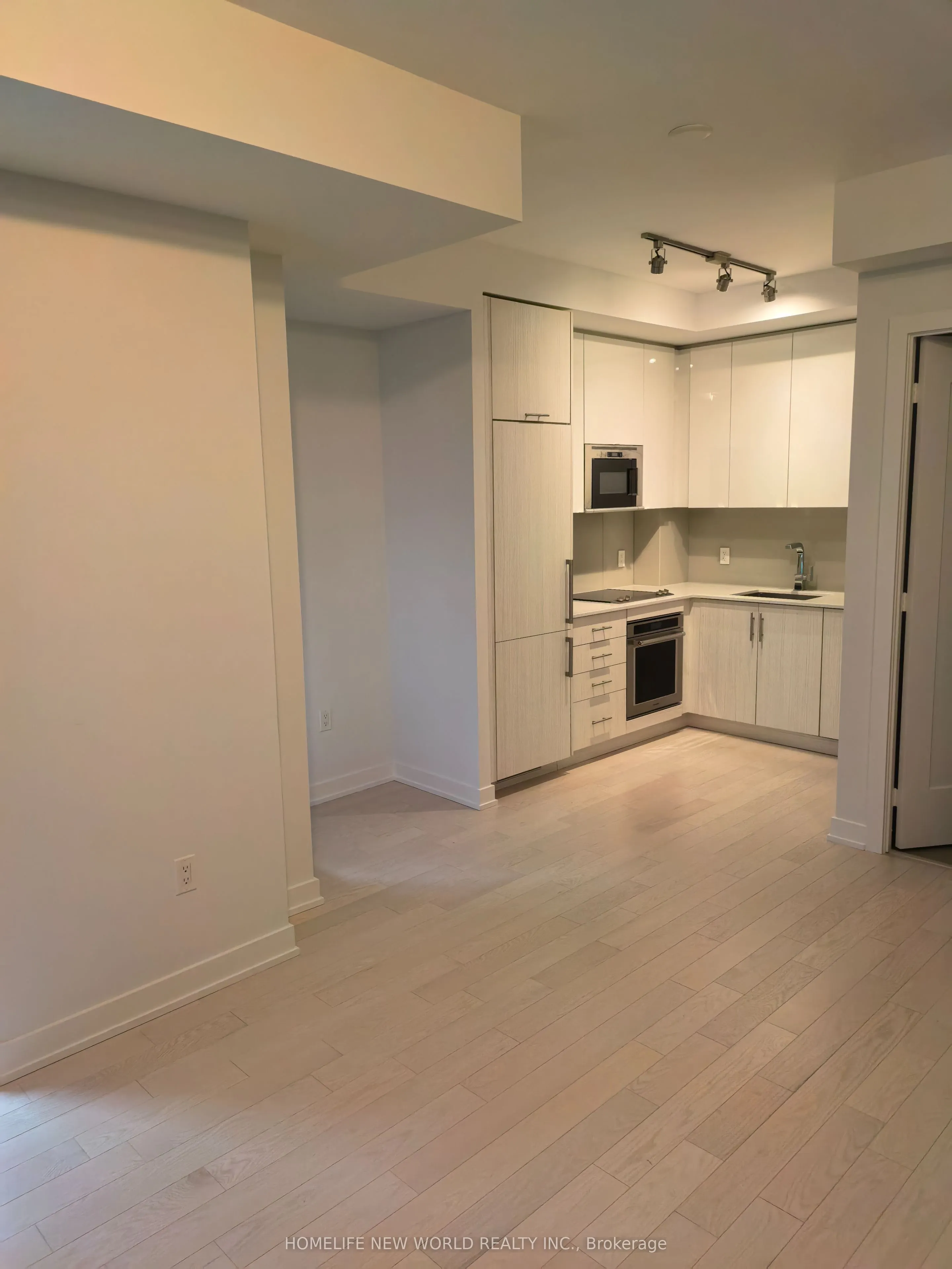 330 Richmond Street W, #605