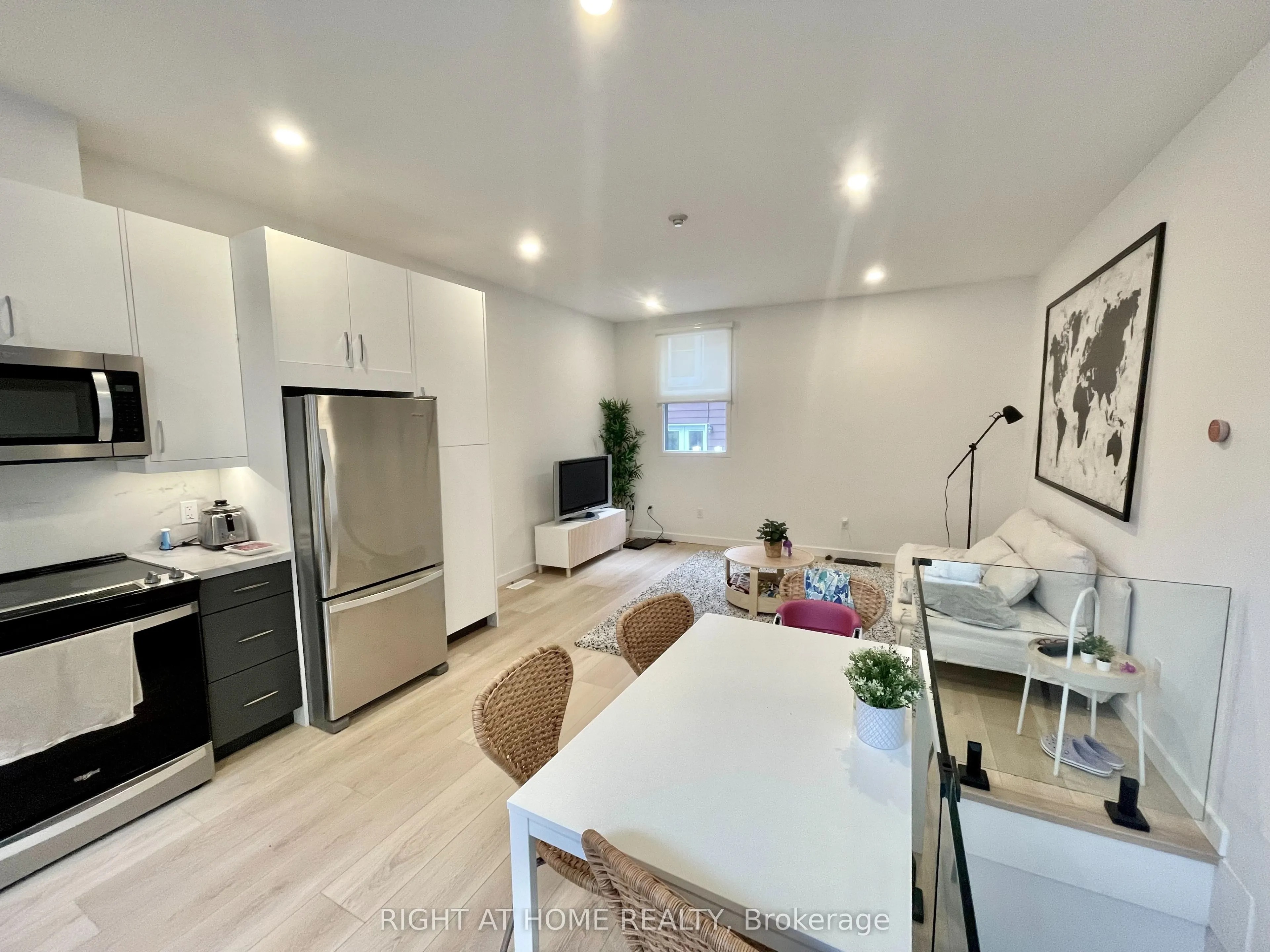 367 Howland Avenue, #5