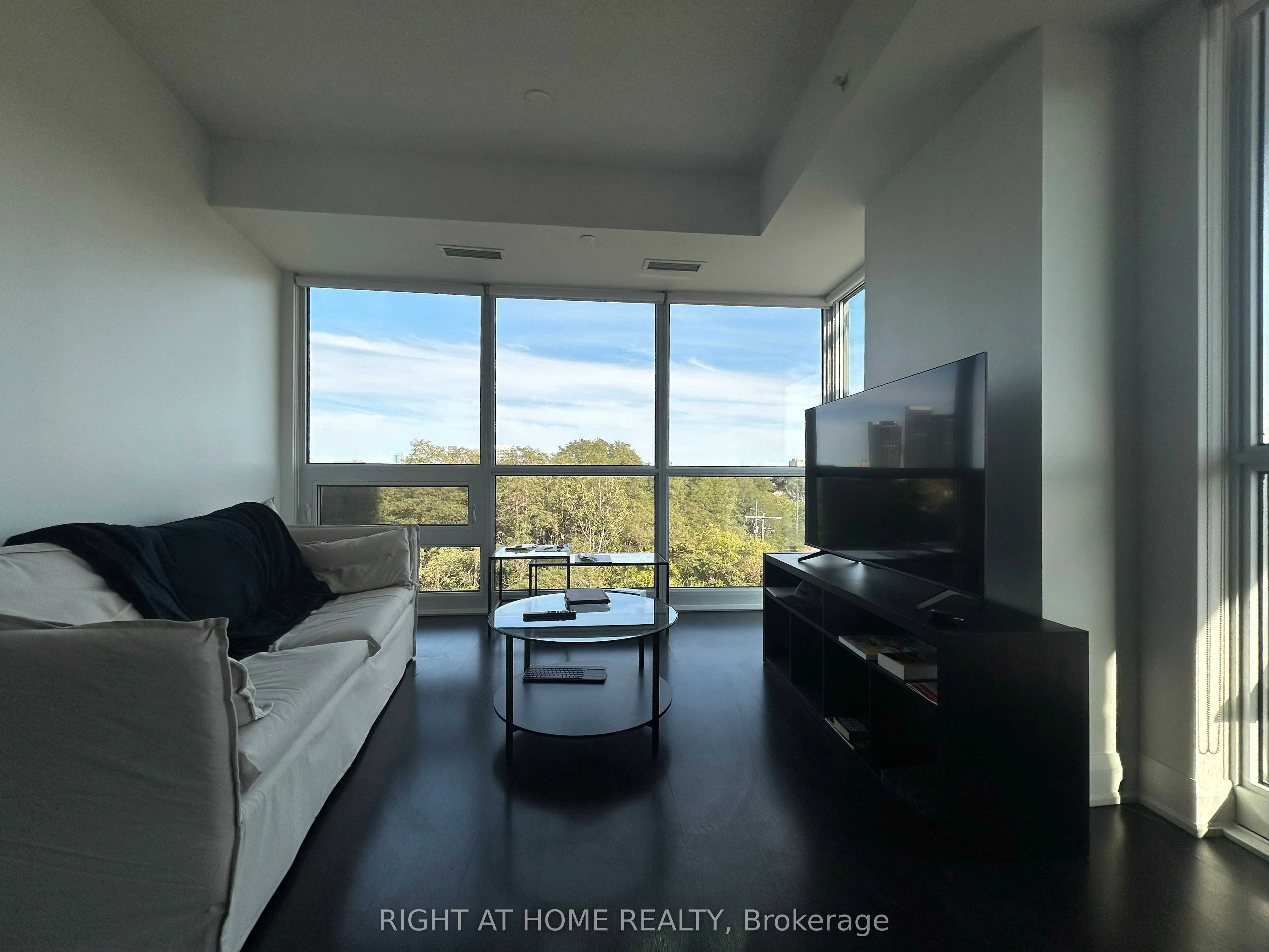160 Vanderhoof Avenue, #405