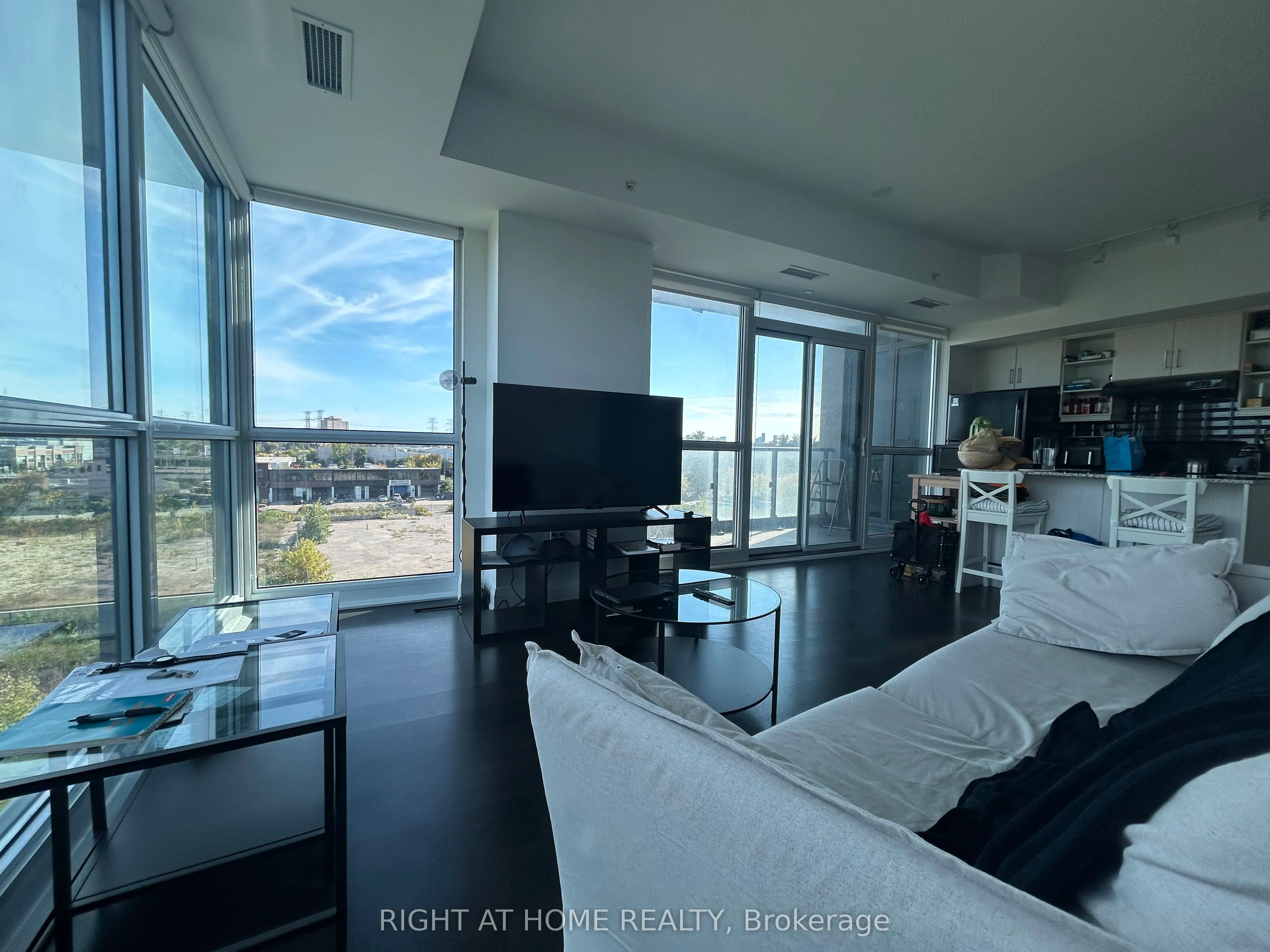 160 Vanderhoof Avenue, #405