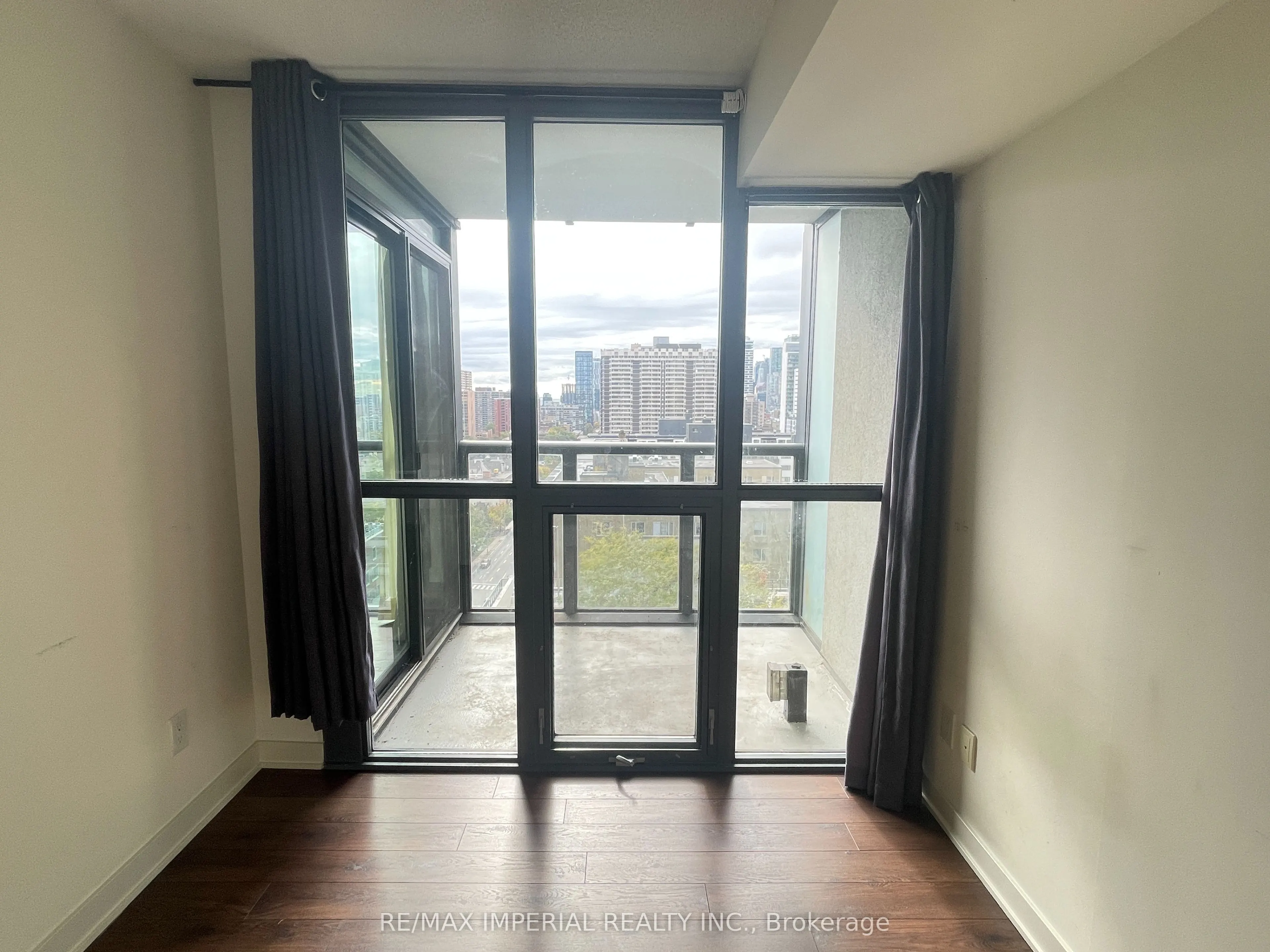 110 Charles Street E, #1602
