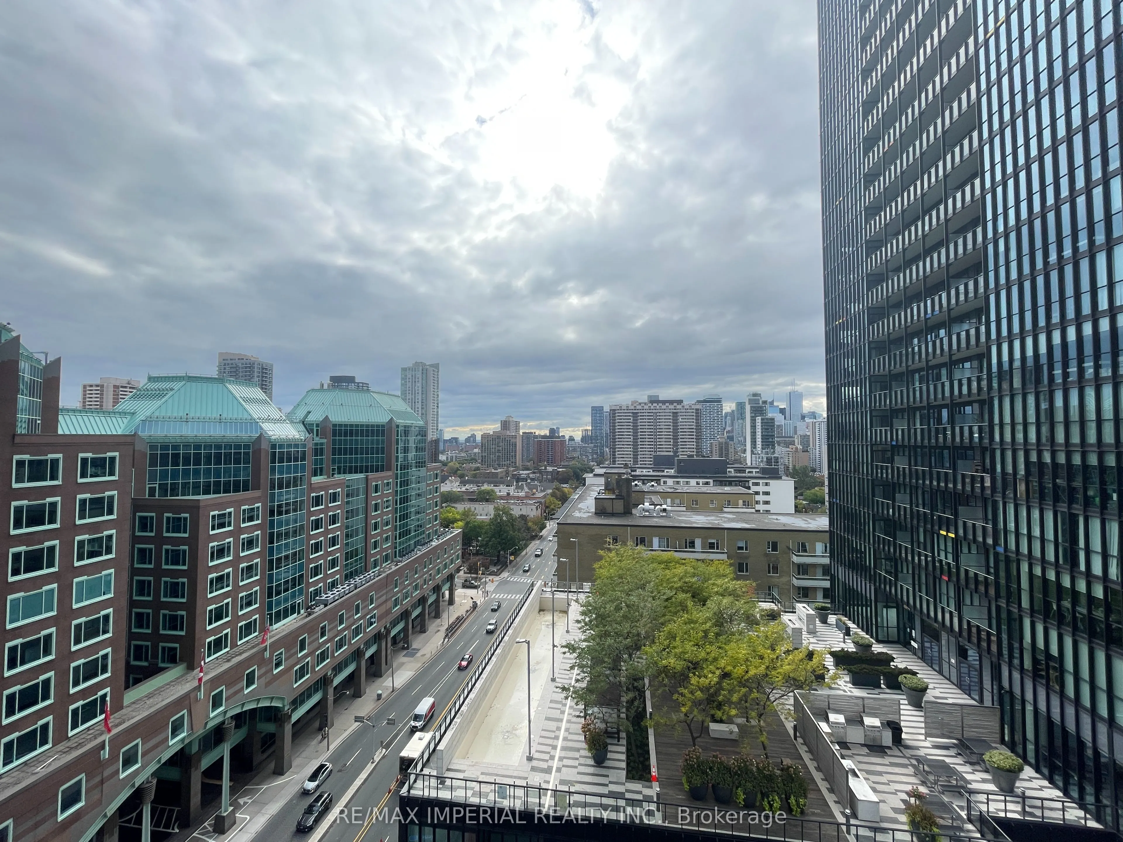 110 Charles Street E, #1602