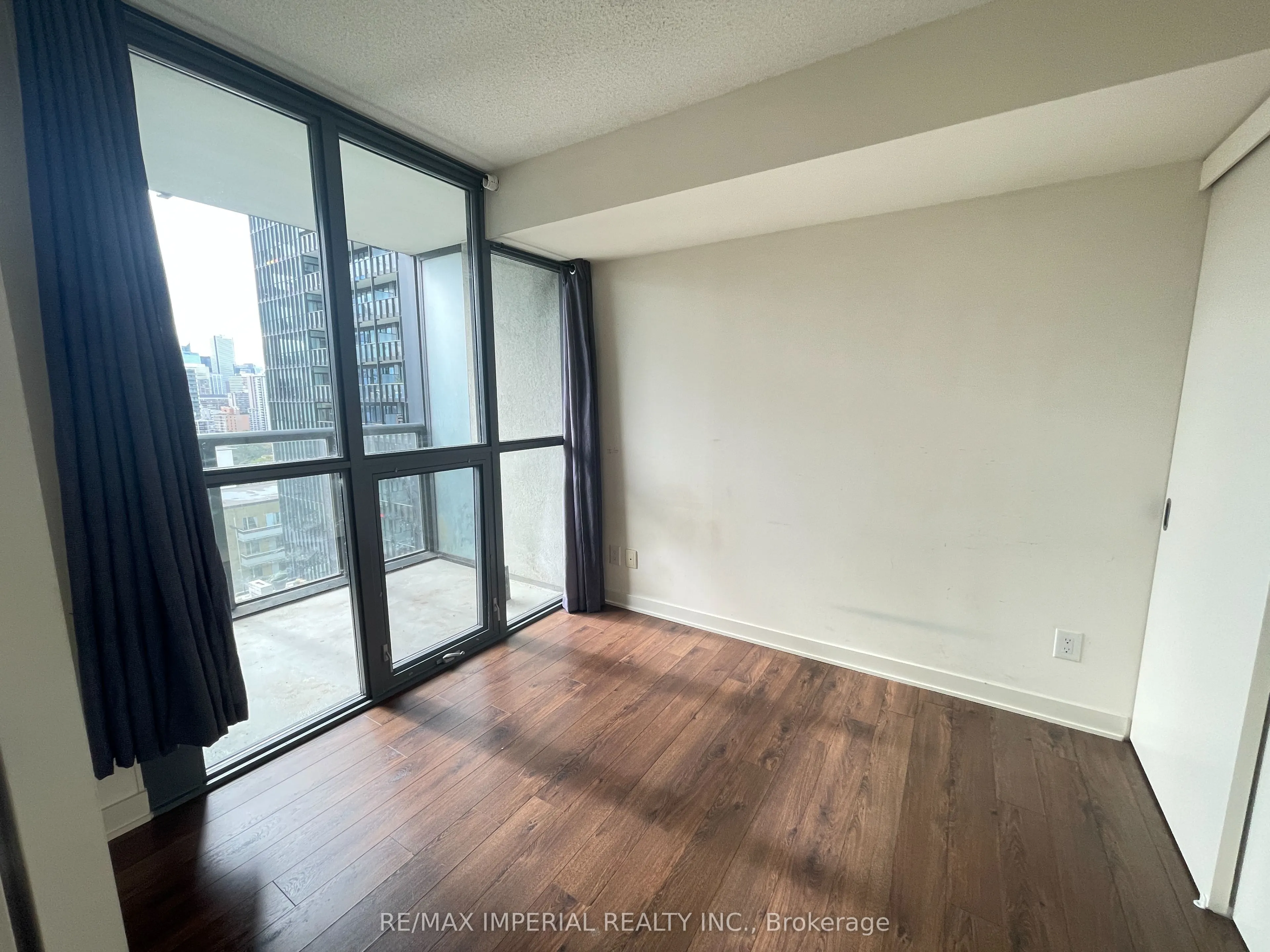110 Charles Street E, #1602