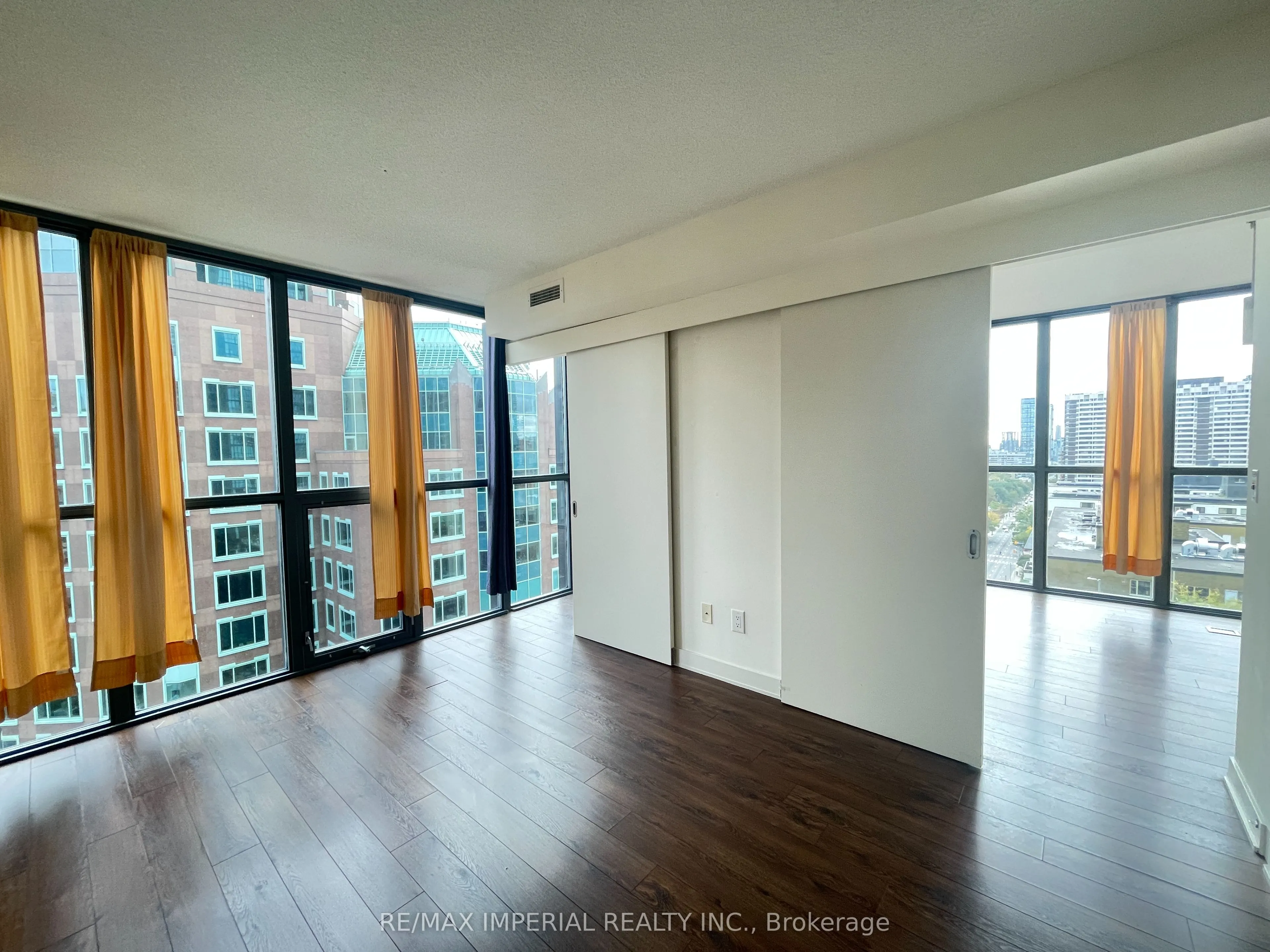 110 Charles Street E, #1602