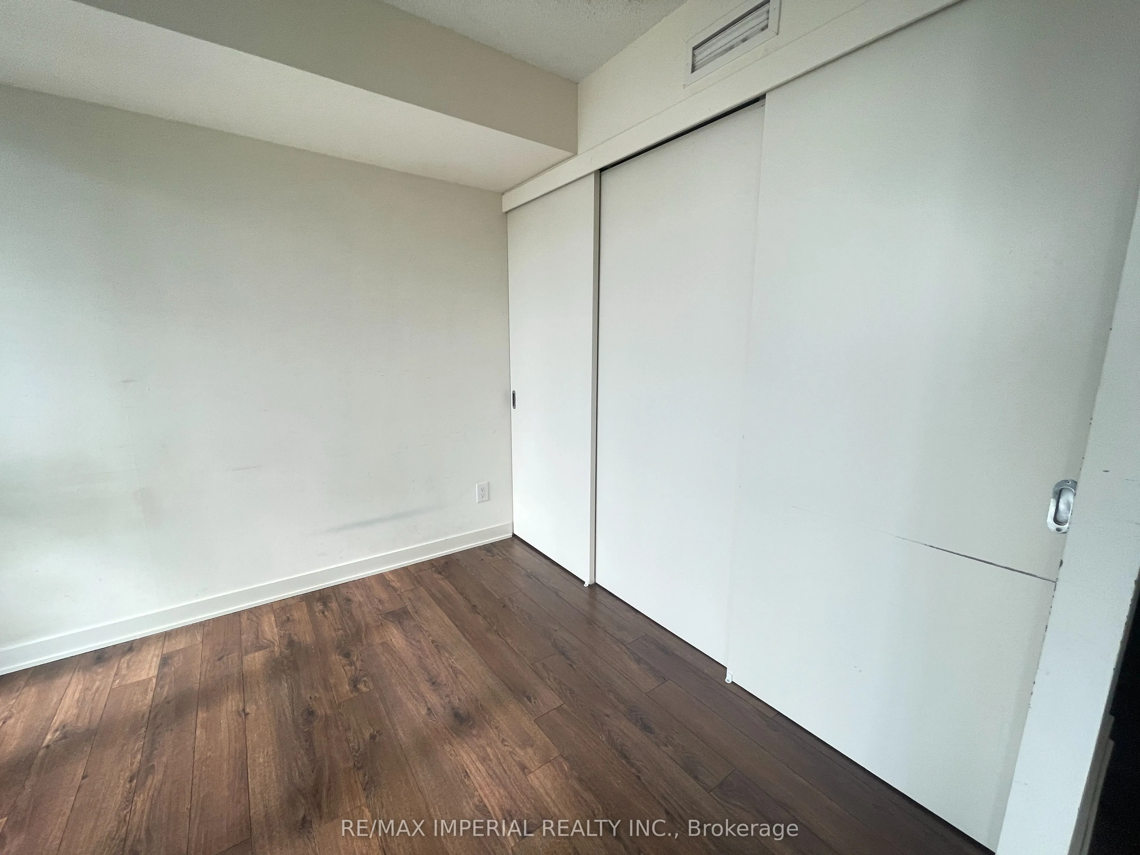 110 Charles Street E, #1602