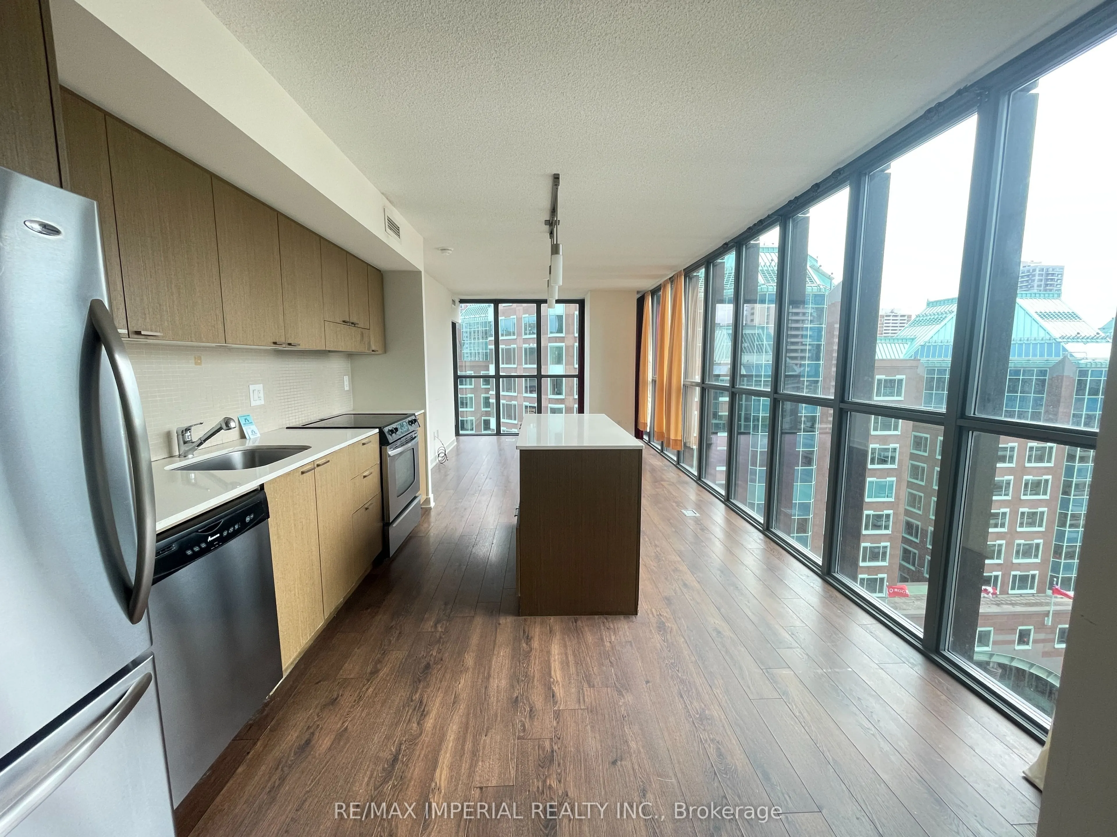 110 Charles Street E, #1602
