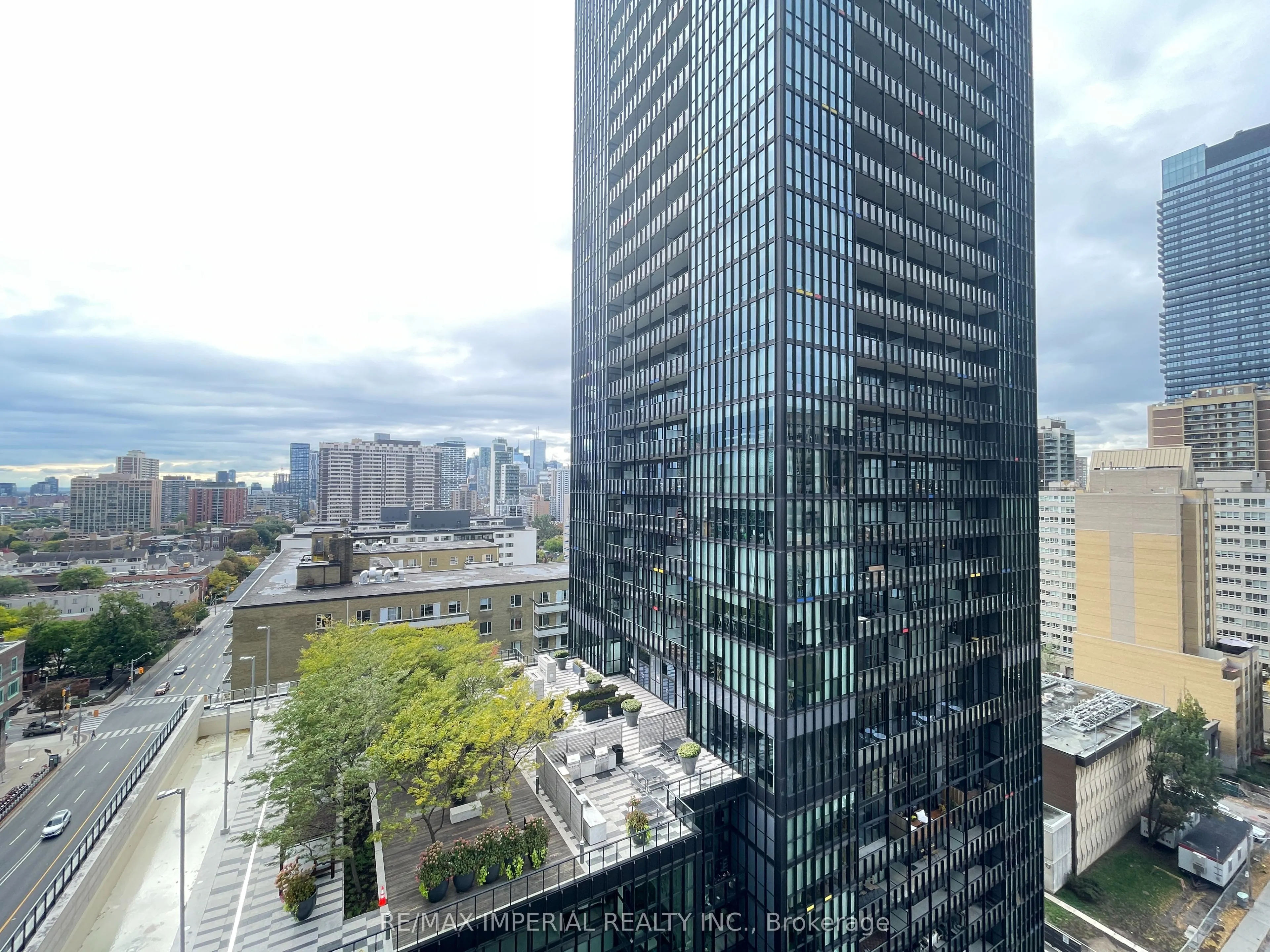 110 Charles Street E, #1602