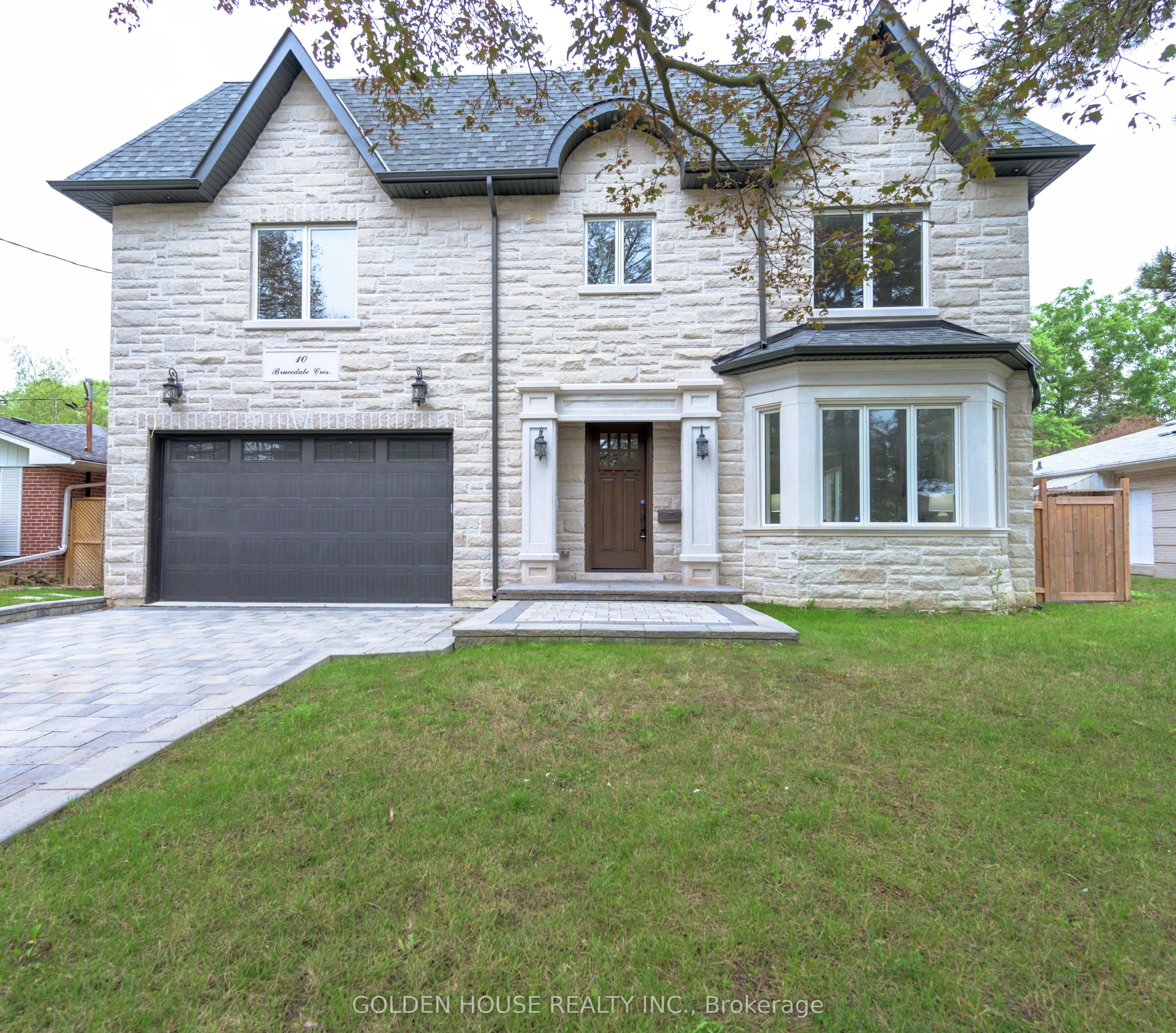 10 Brucedale Crescent