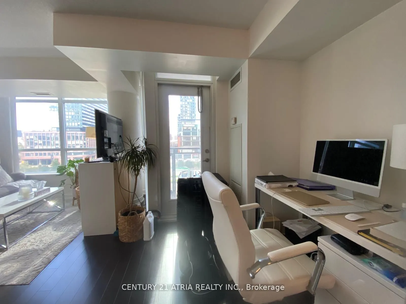 8 Telegram Mews, #618