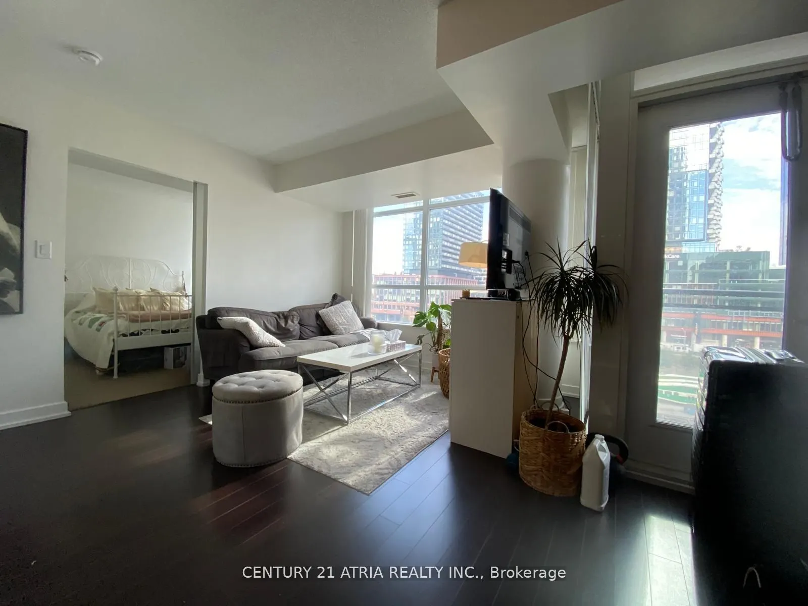 8 Telegram Mews, #618