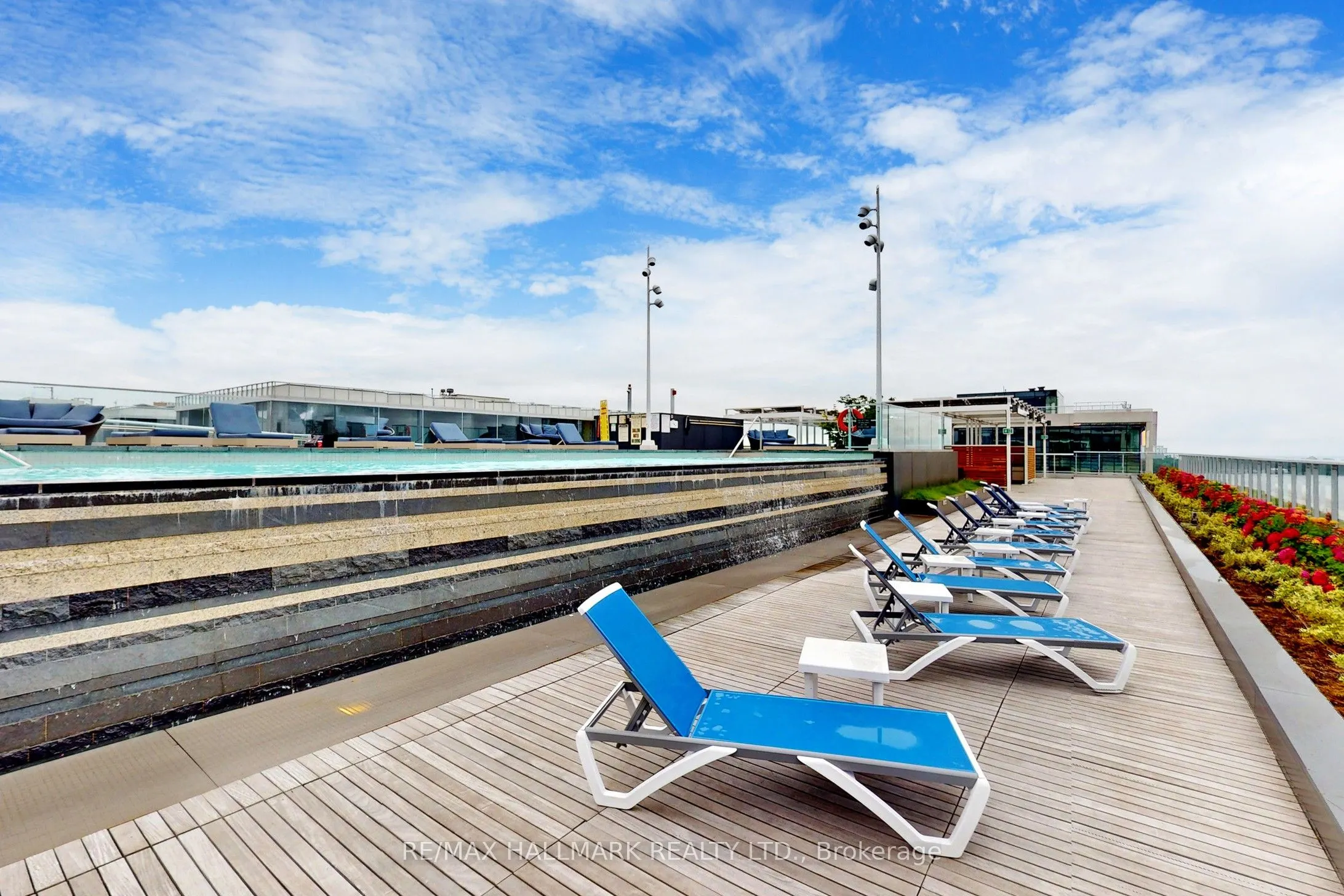 15 Merchants' Wharf, #544