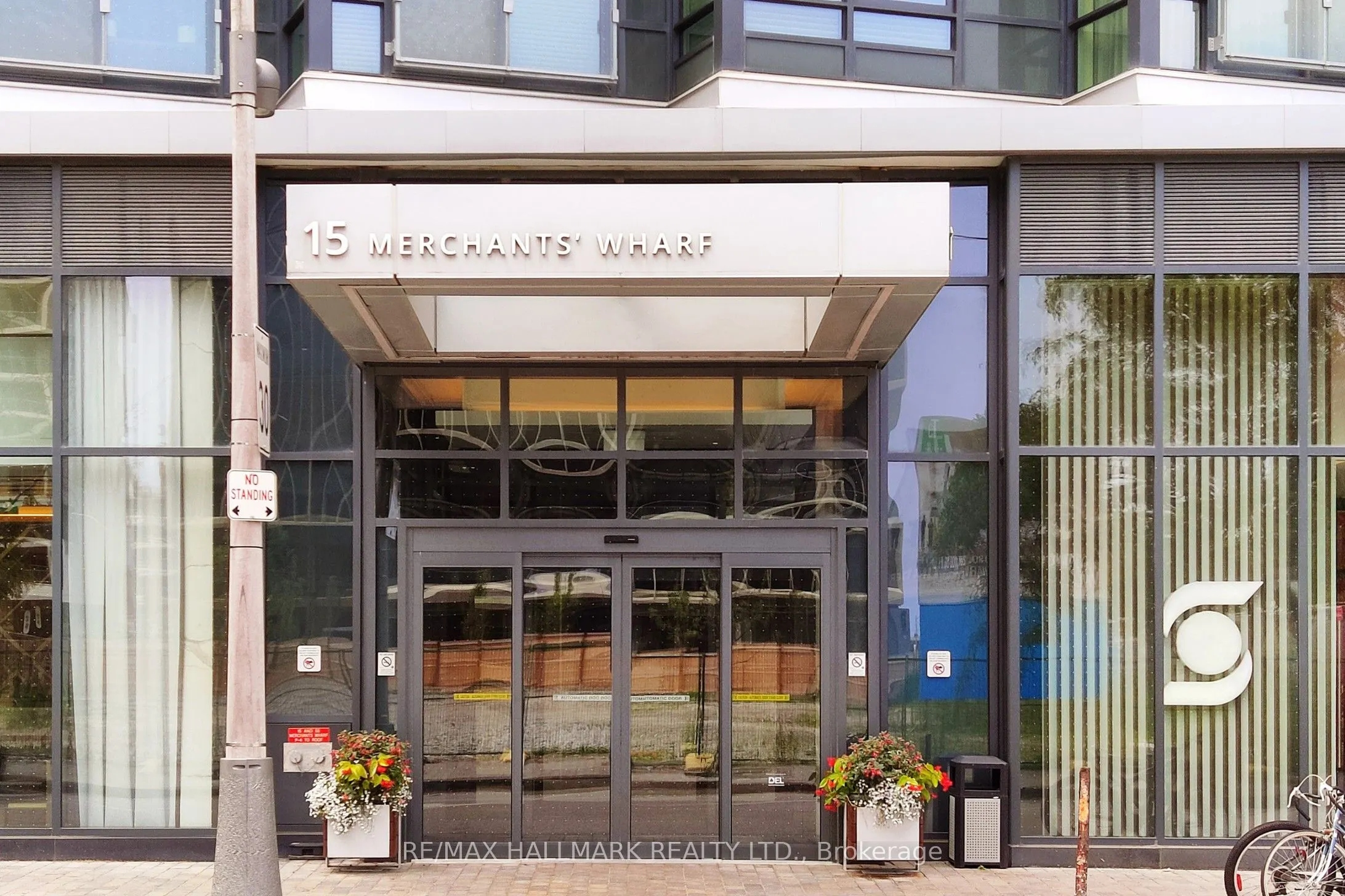 15 Merchants' Wharf, #544