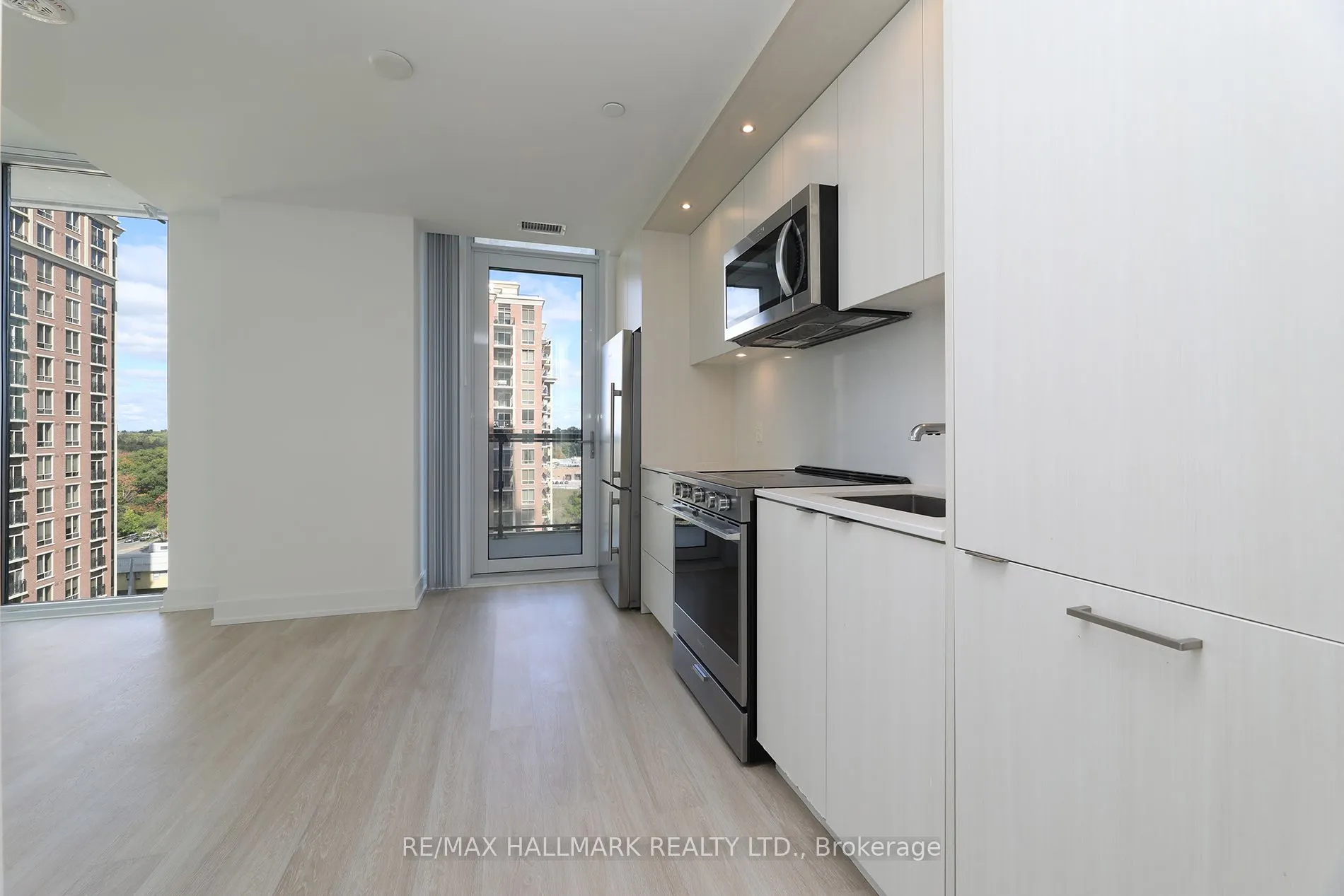 20 Inn on the Park Drive, #1037