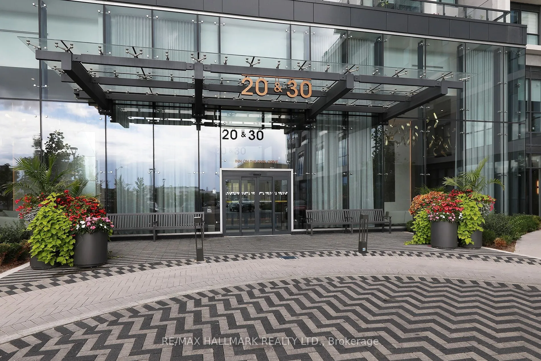 20 Inn on the Park Drive, #1037