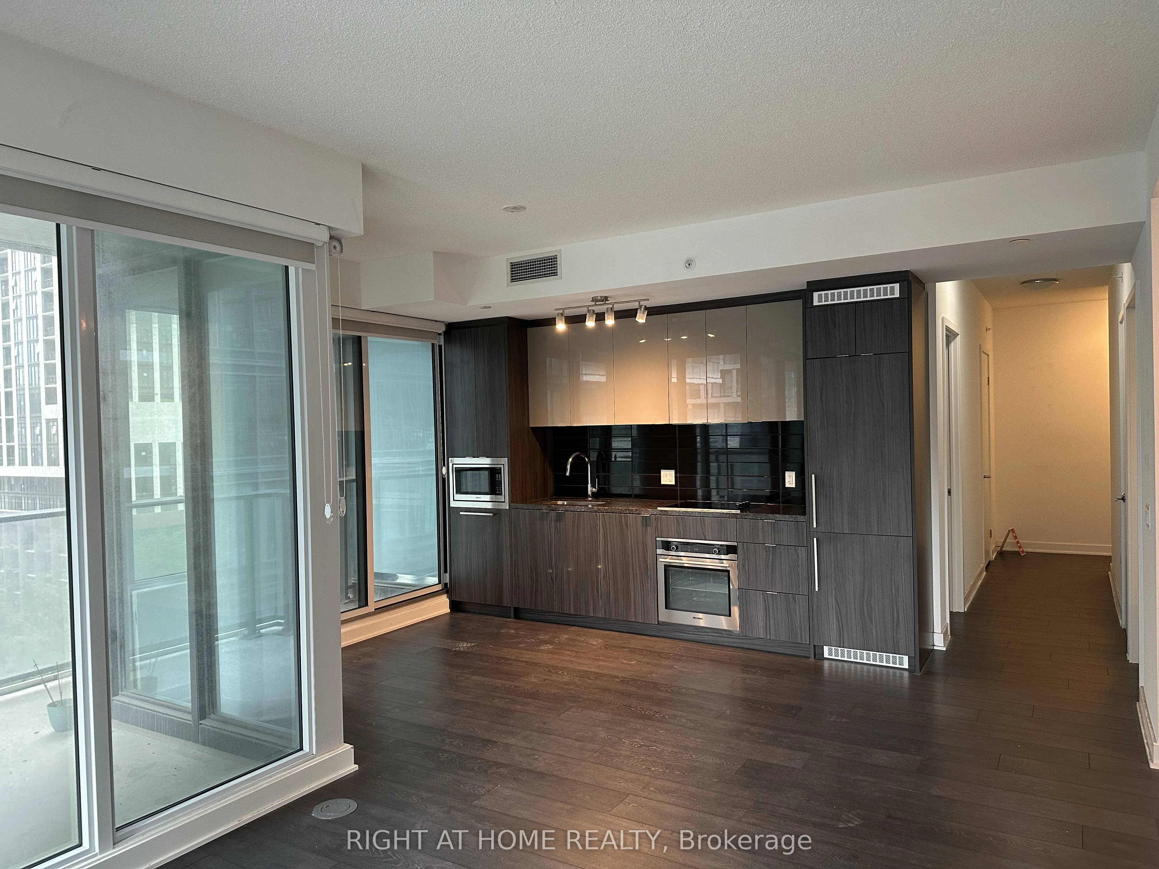125 Blue Jays Way, #1202