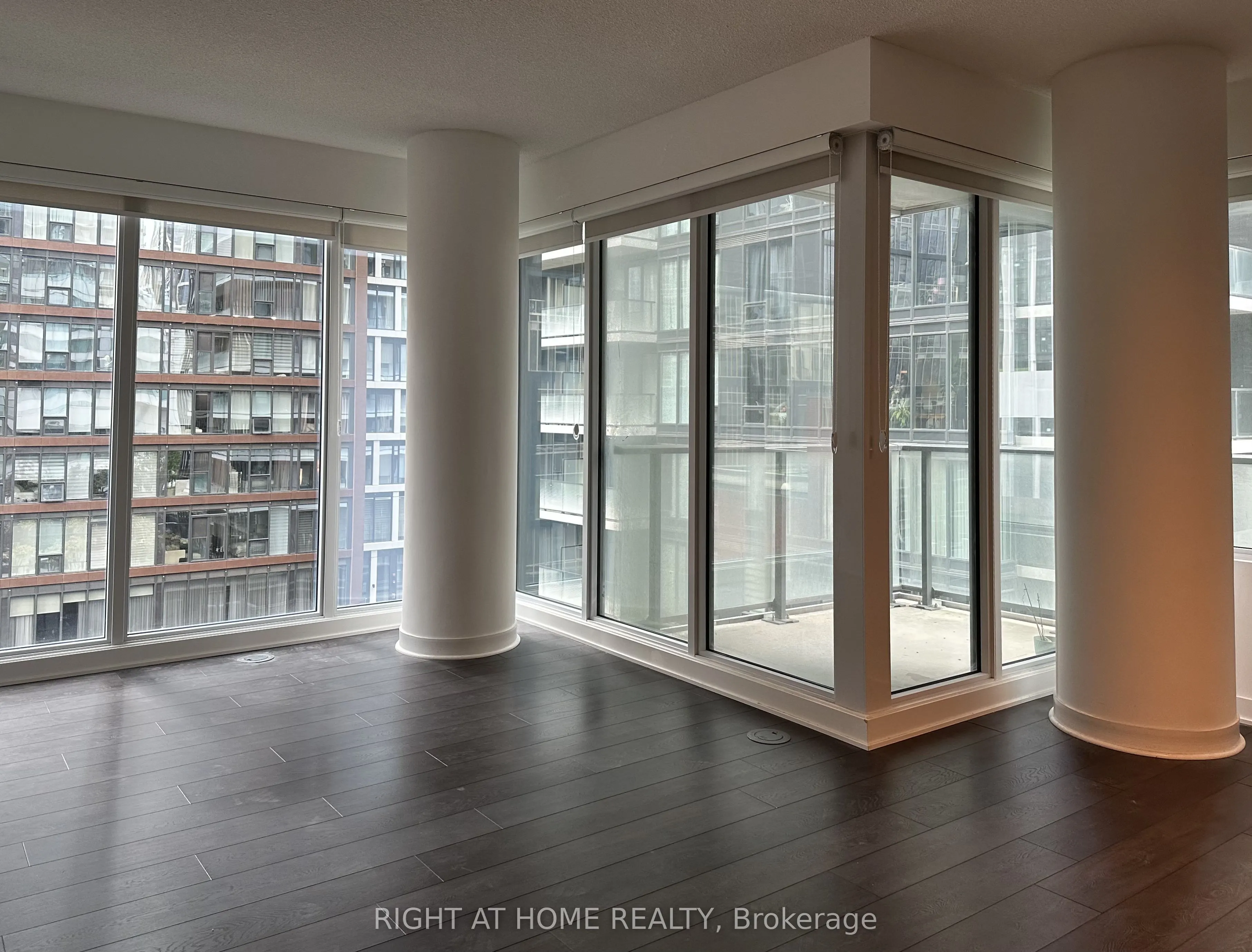 125 Blue Jays Way, #1202