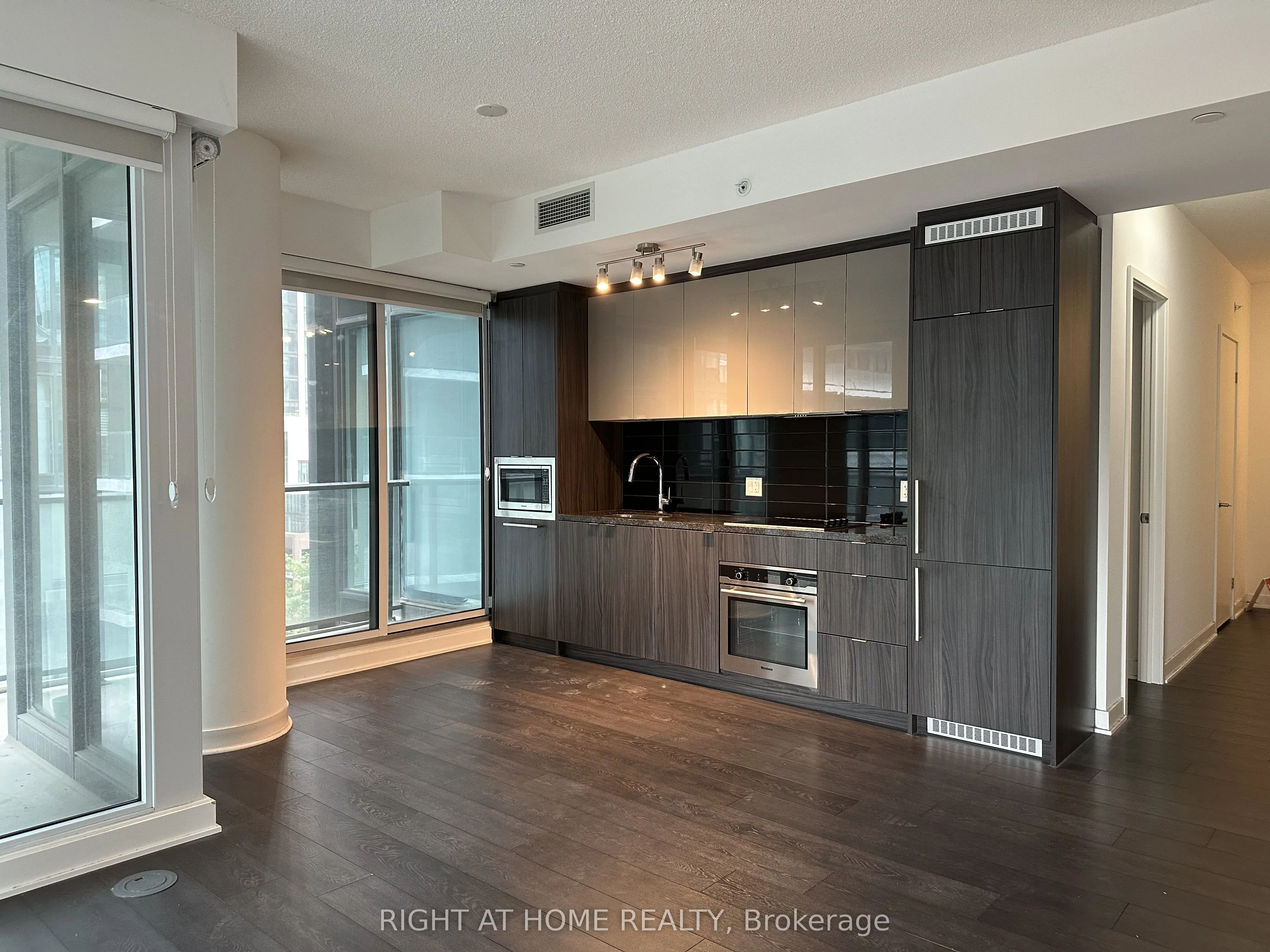 125 Blue Jays Way, #1202
