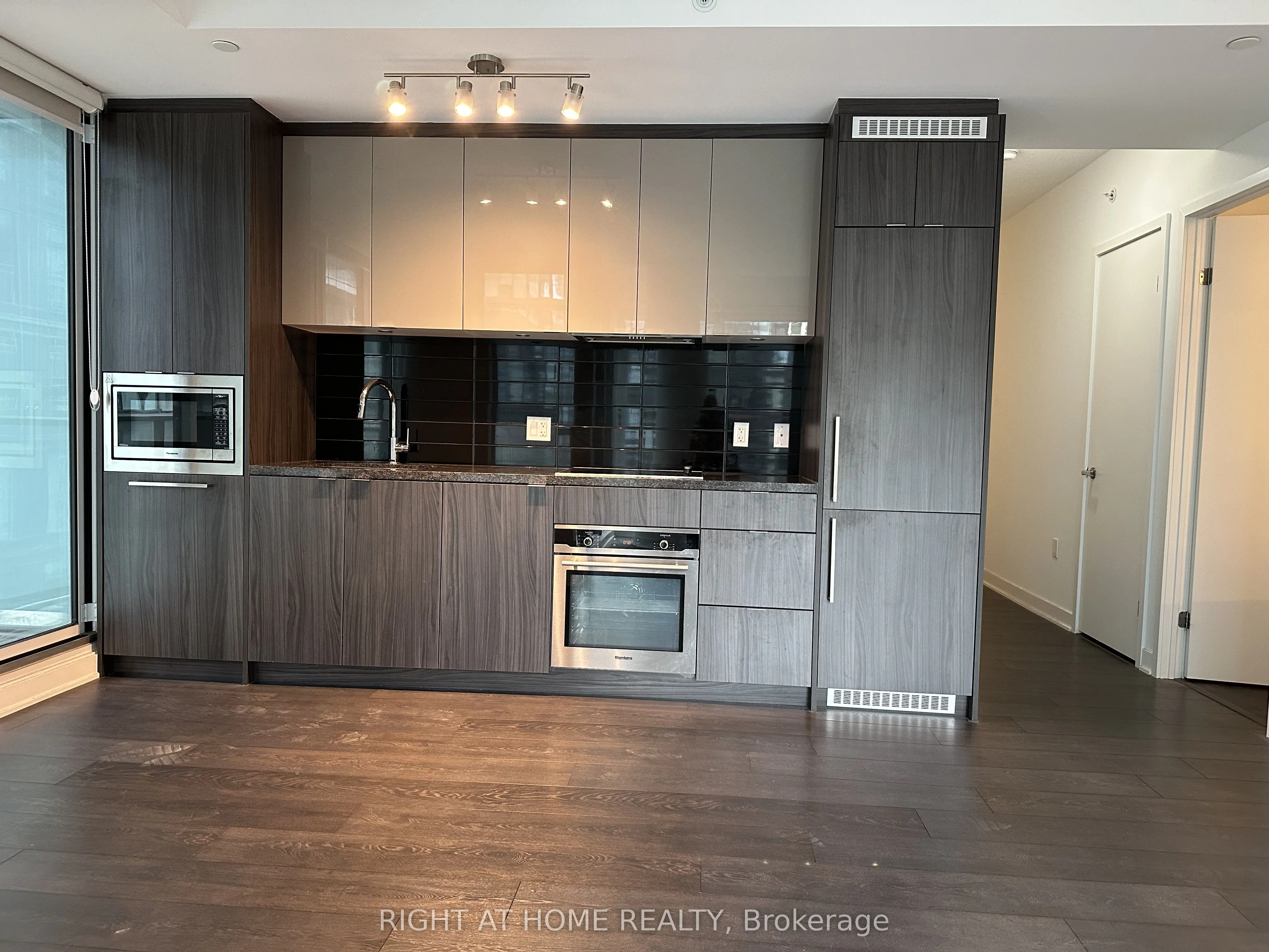 125 Blue Jays Way, #1202