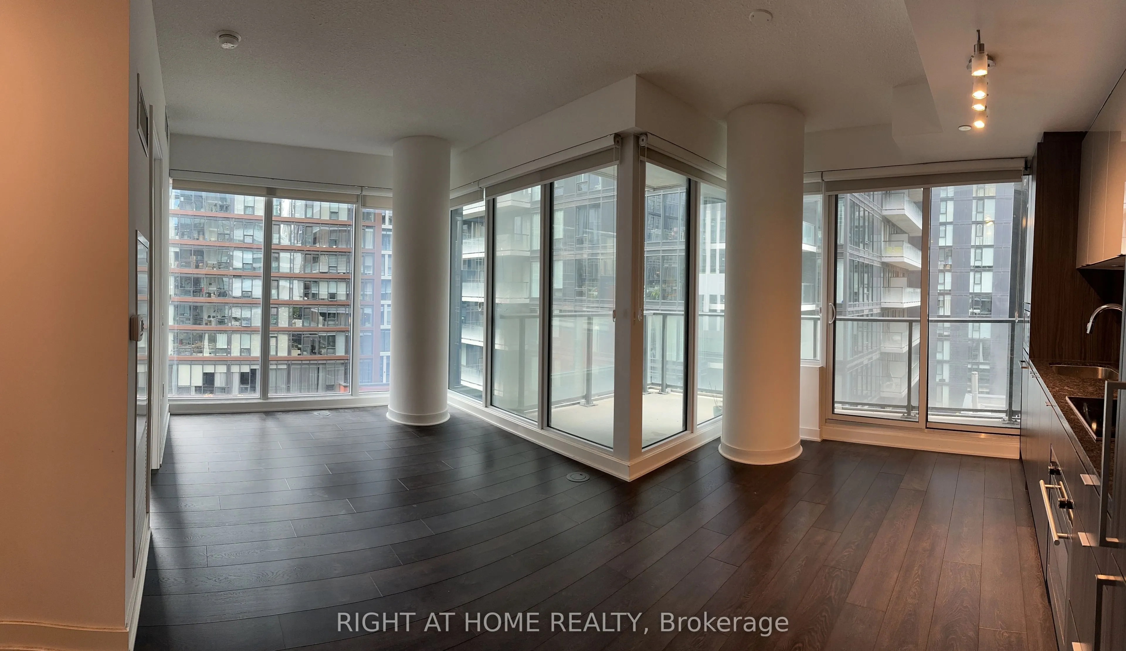 125 Blue Jays Way, #1202