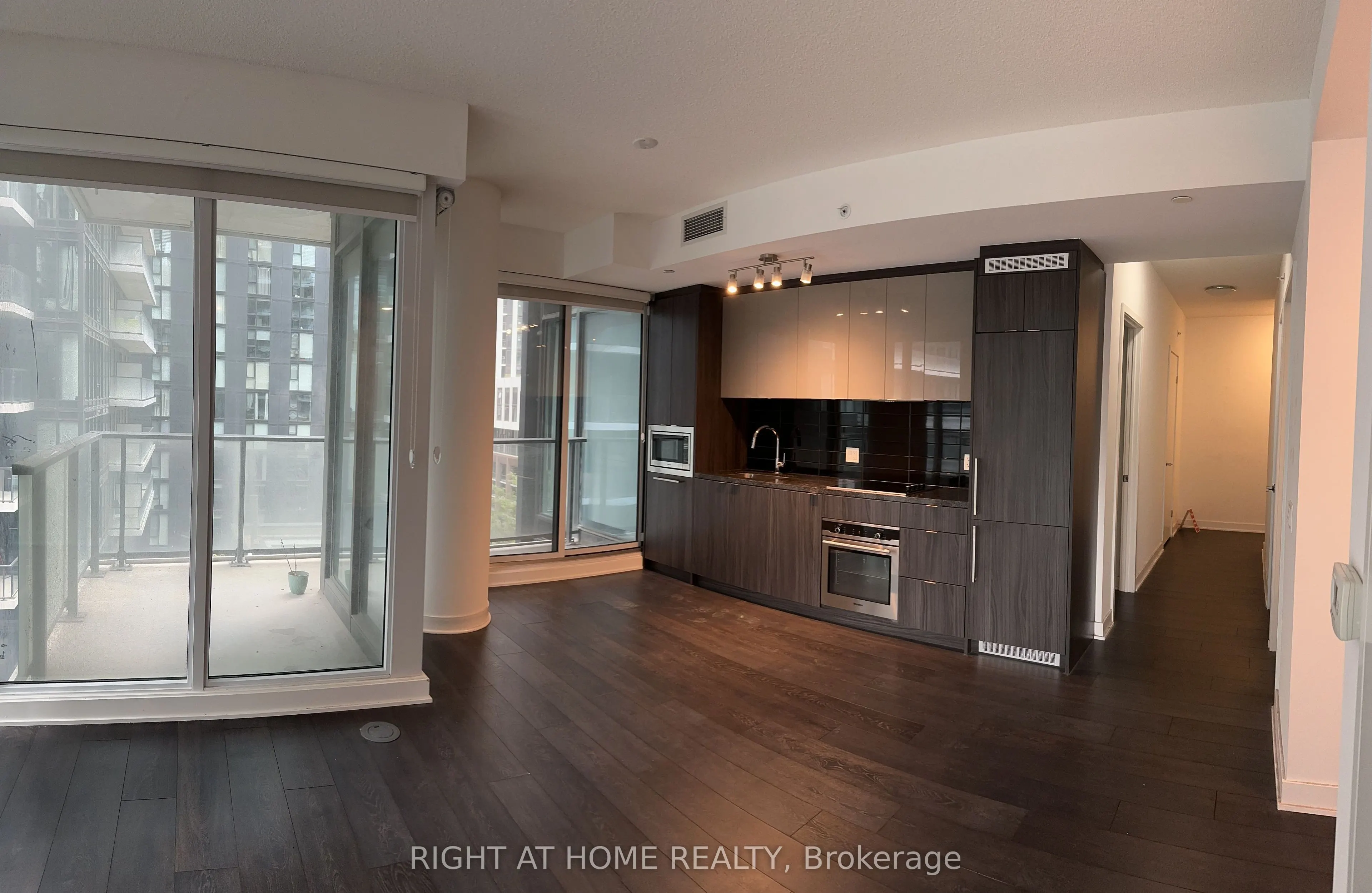 125 Blue Jays Way, #1202