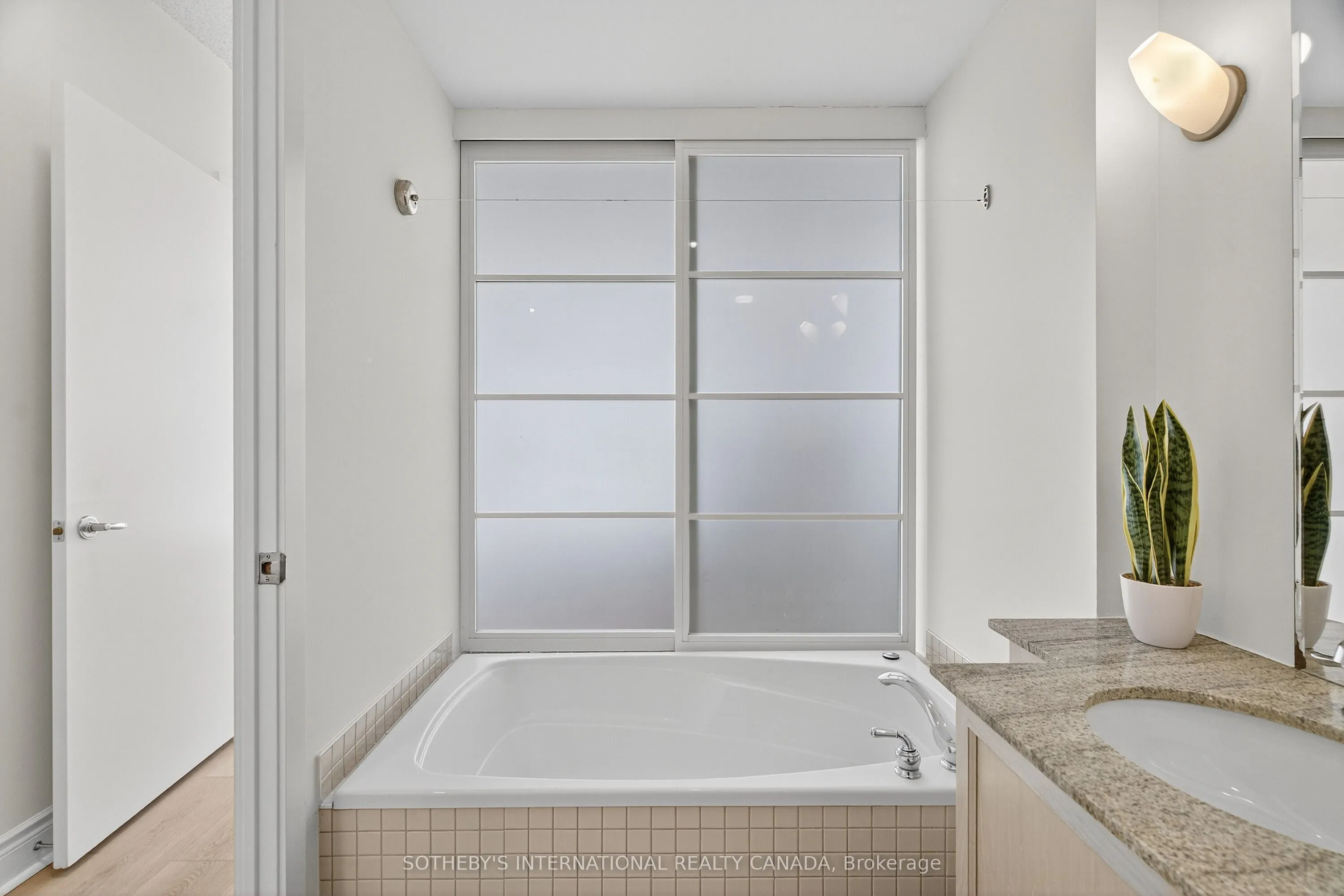 500 Queens Quay W, #405W