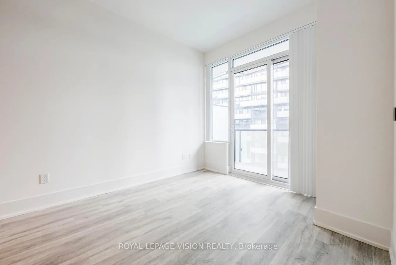 480 Front Street W, #1913