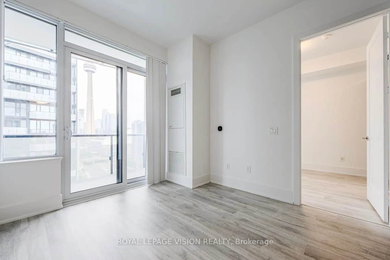 480 Front Street W, #1913