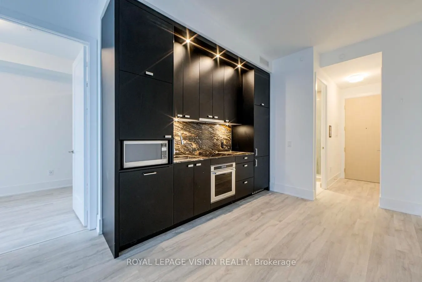 480 Front Street W, #1913