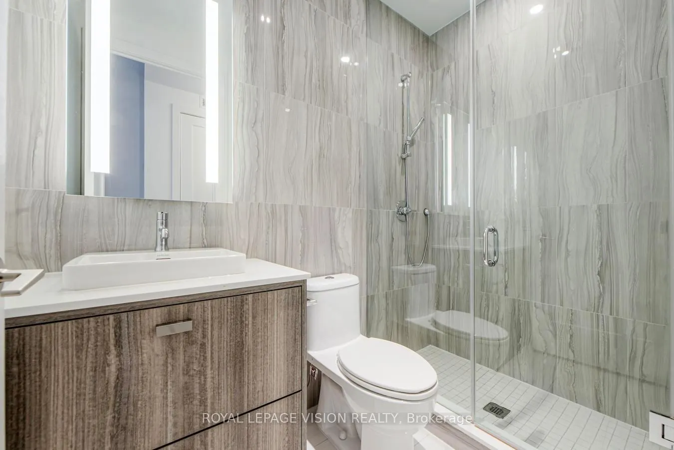 480 Front Street W, #1913