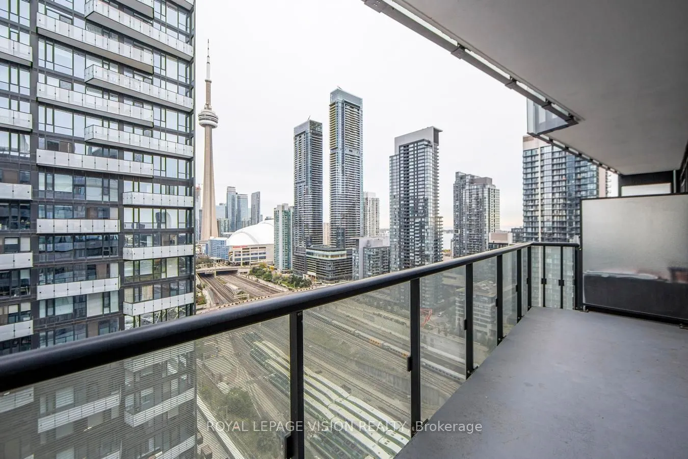480 Front Street W, #1913
