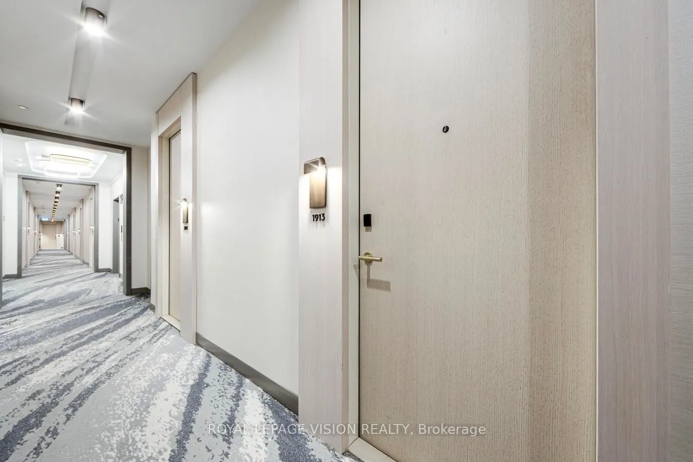 480 Front Street W, #1913
