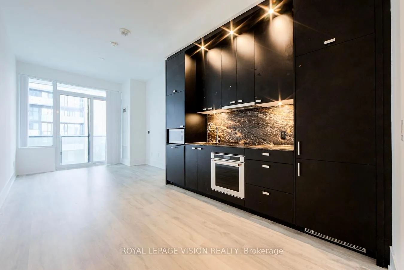 480 Front Street W, #1913