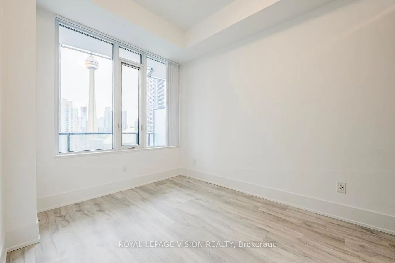 480 Front Street W, #1913