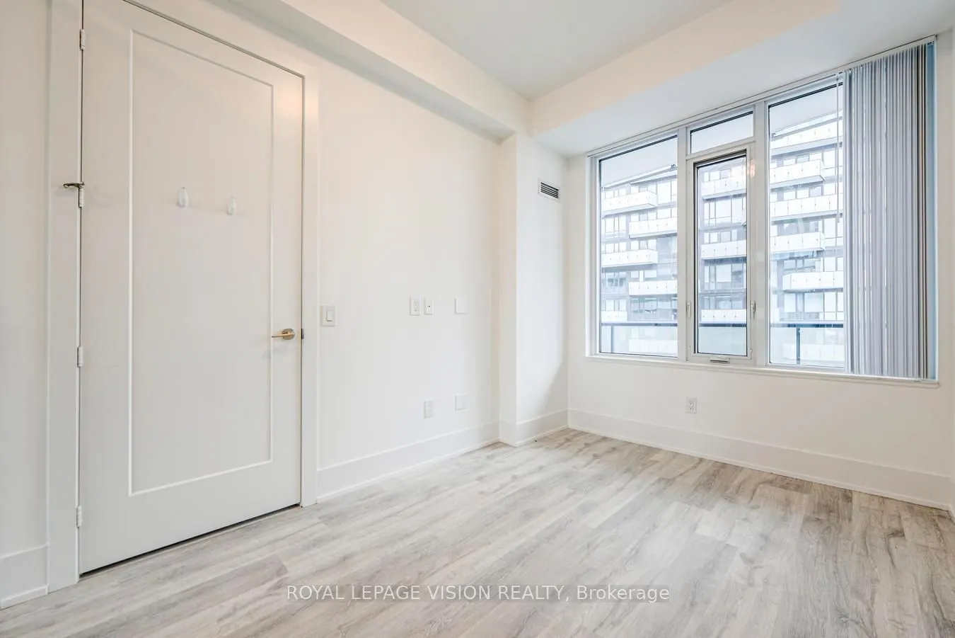 480 Front Street W, #1913
