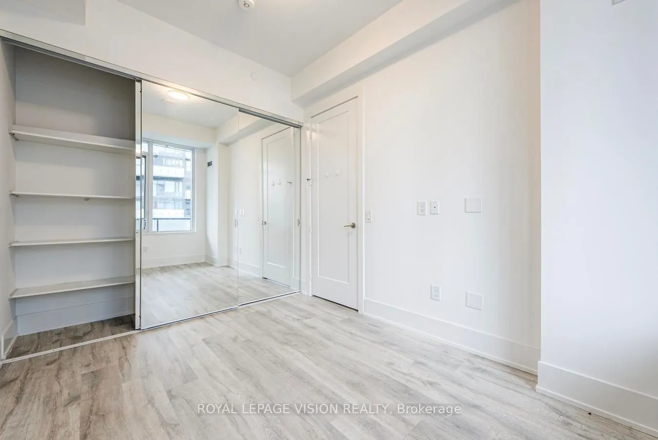 480 Front Street W, #1913