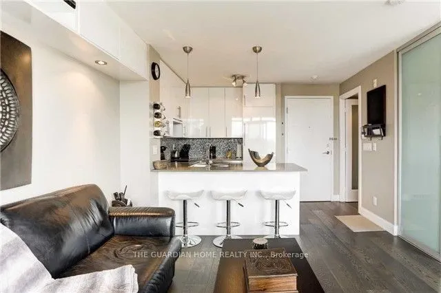 120 Dallimore Circle, #323